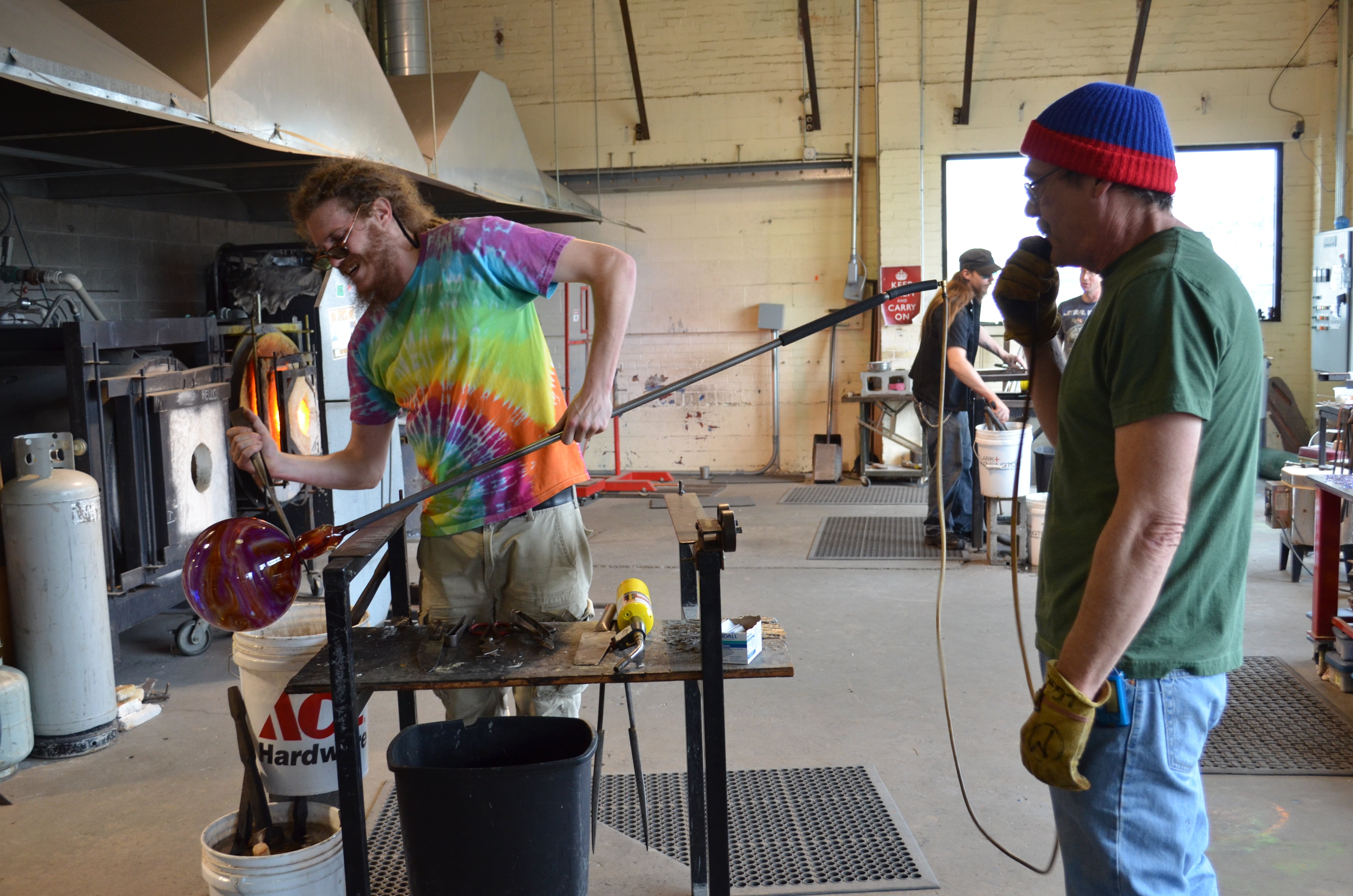 three quarter length, indoors, furnace, glassblowing, men, occupation, glassblower, handicraft, multi colored, craft, 4K, women, day, real people, young men, HD Wallpaper
