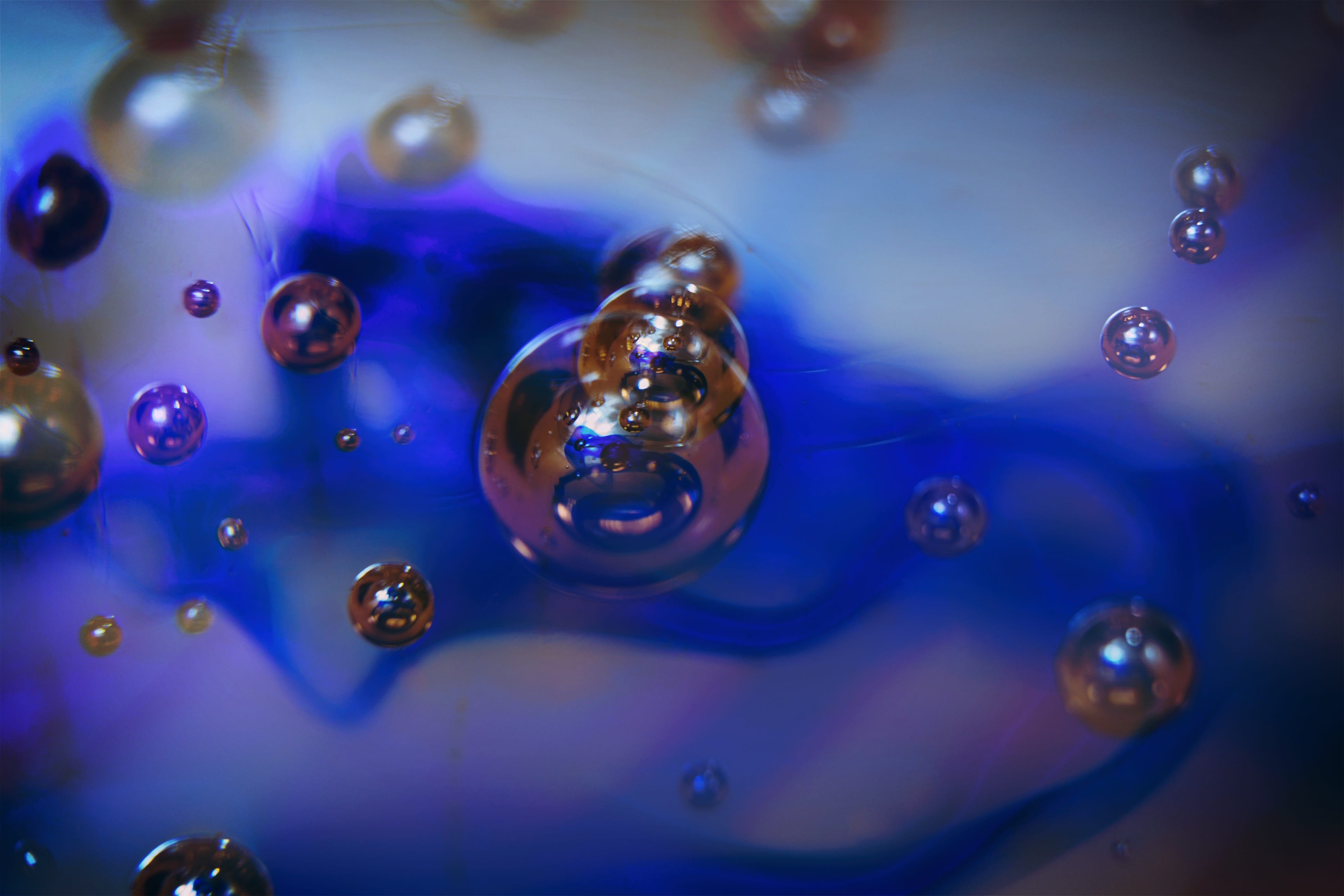 air bubbles, vulnerability, lichtspiel, color, bubble, inclusion, transparent, shape, indoors, reflection, glass, sphere, gradient, wet, purple, purity, HD Wallpaper