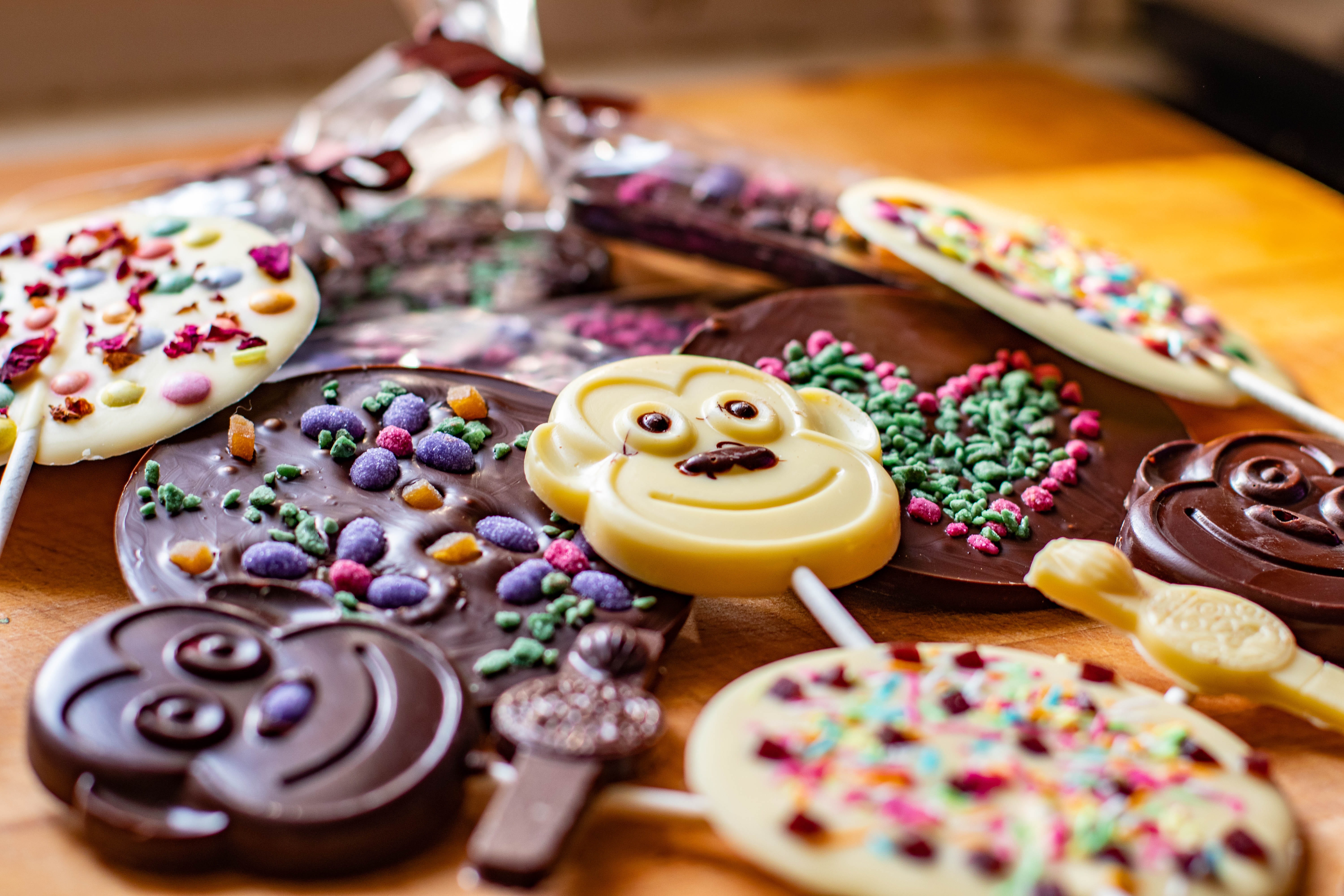 lollipops monkey, choice, close-up, high angle view, large group of objects, snack, sweet, icing, food, 5K, selective focus, inclusions, milk, indoors, HD Wallpaper