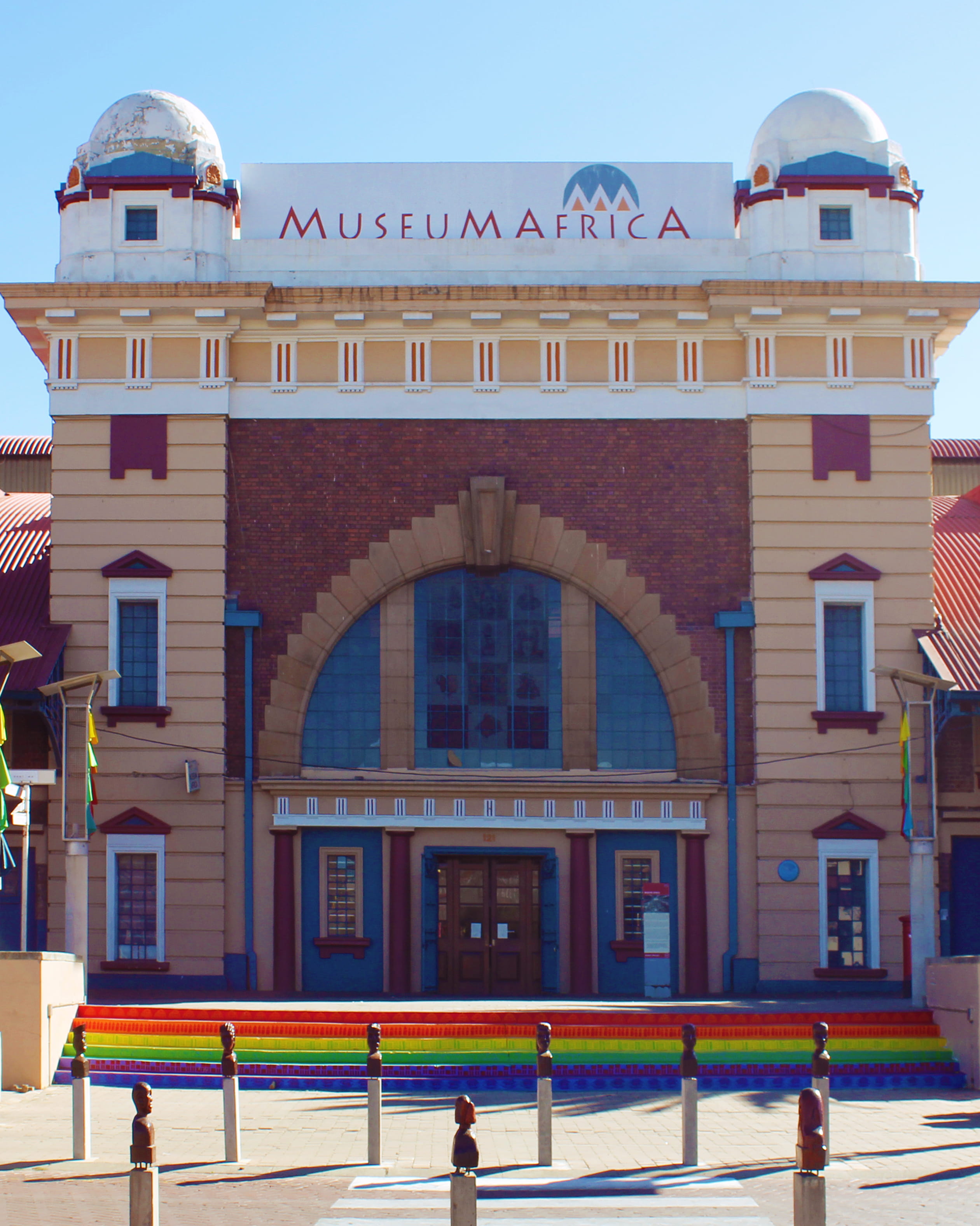 roof, entrance, real people, nature, museum, downtown, gay pride, sky, day, architecture, the past, building, arch, facade, neighborhood, urban, rainbow steps, Phone HD Wallpaper