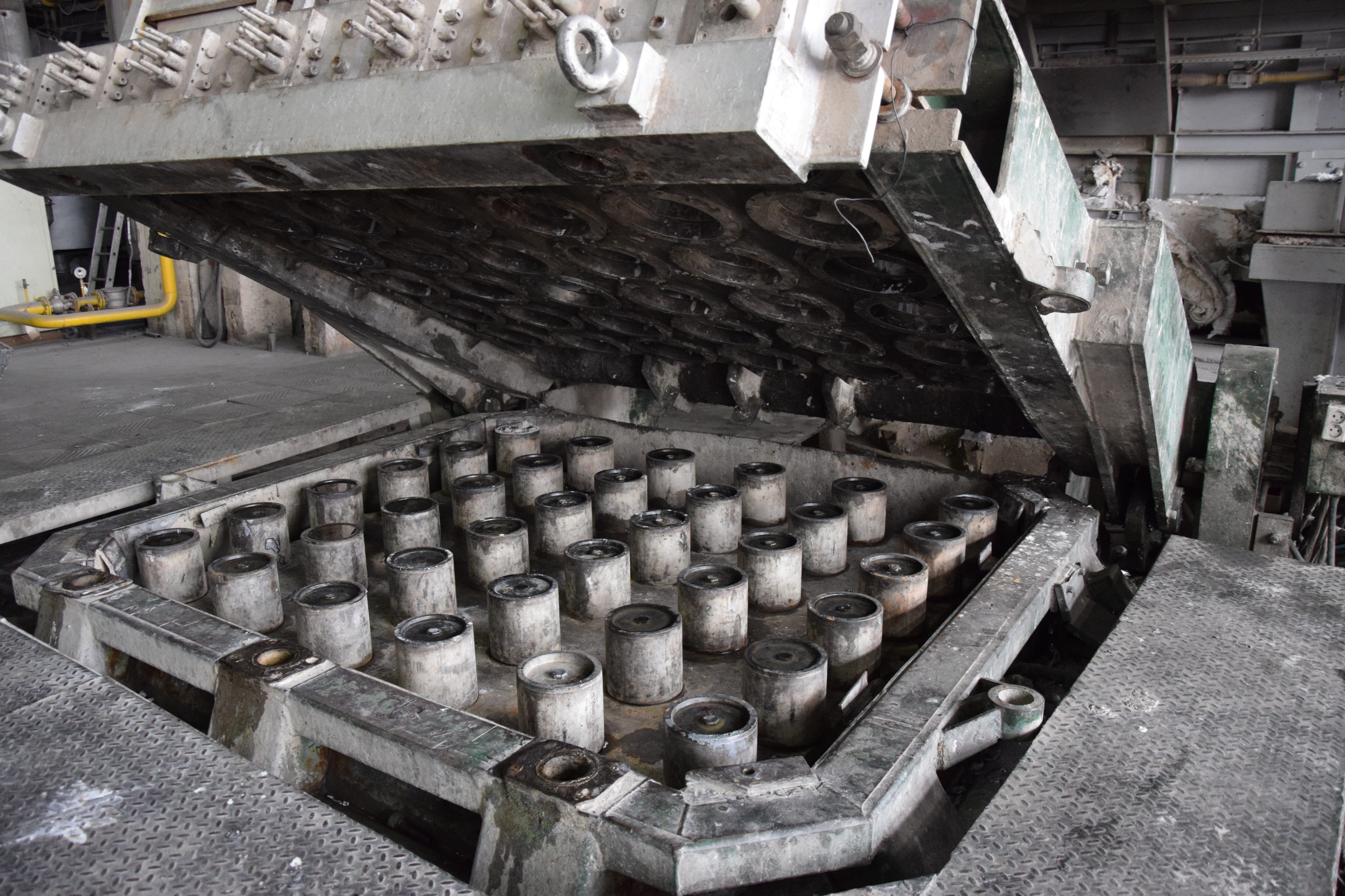 day, typewriter, production, manufacturing equipment, no people, metal, 5K, technology, obsolete, old, industry, antique, aluminium, equipment, stan, business, HD Wallpaper