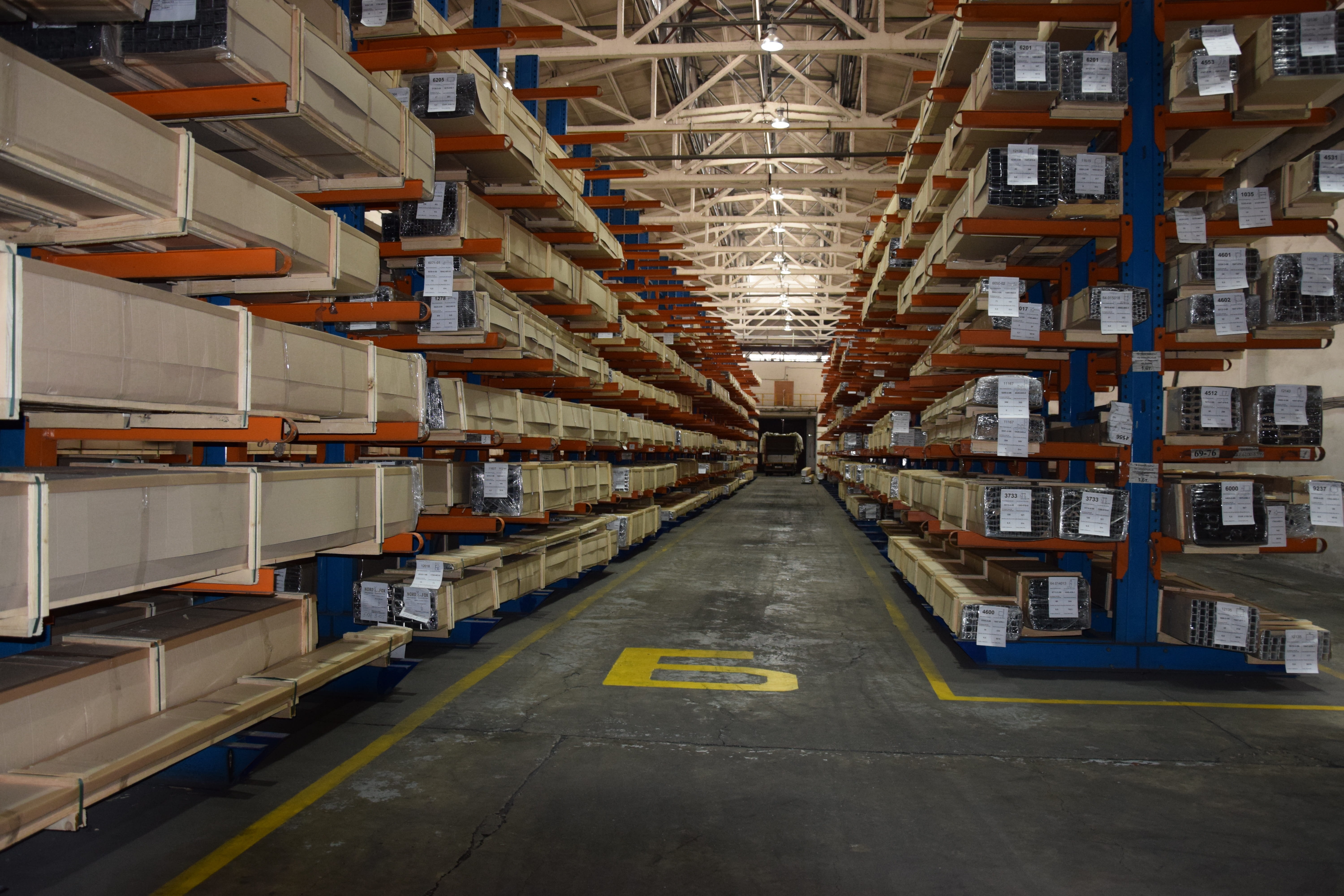 domestic room, diminishing perspective, equipment, architecture, day, 5K, profile, warehouse, plant, container, sign, aisle, business, the way forward, HD Wallpaper