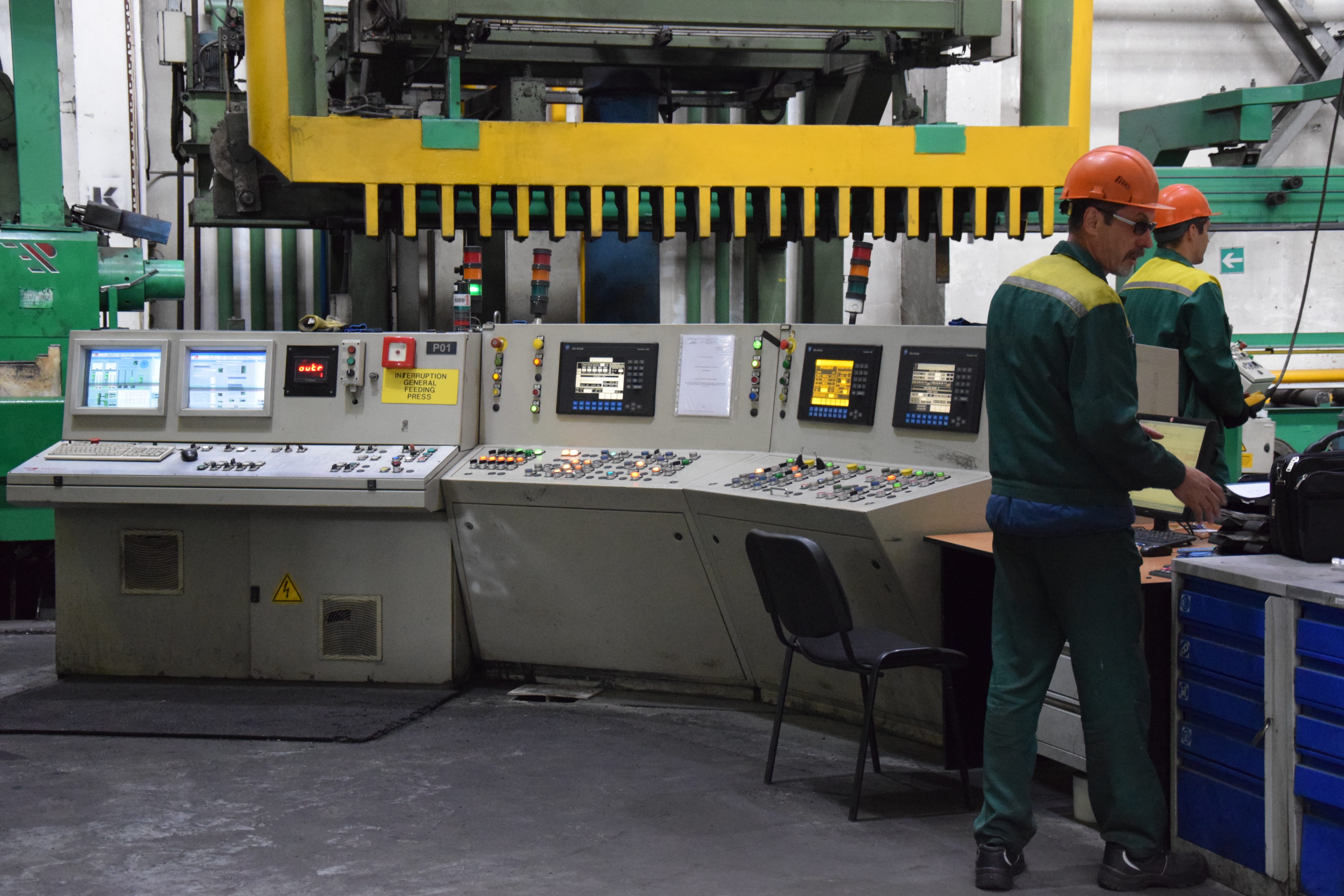 clothing, business, production, full length, one person, industry, plant, factory, uniform, aluminium, machinery, 5K, men, control, working, security, HD Wallpaper