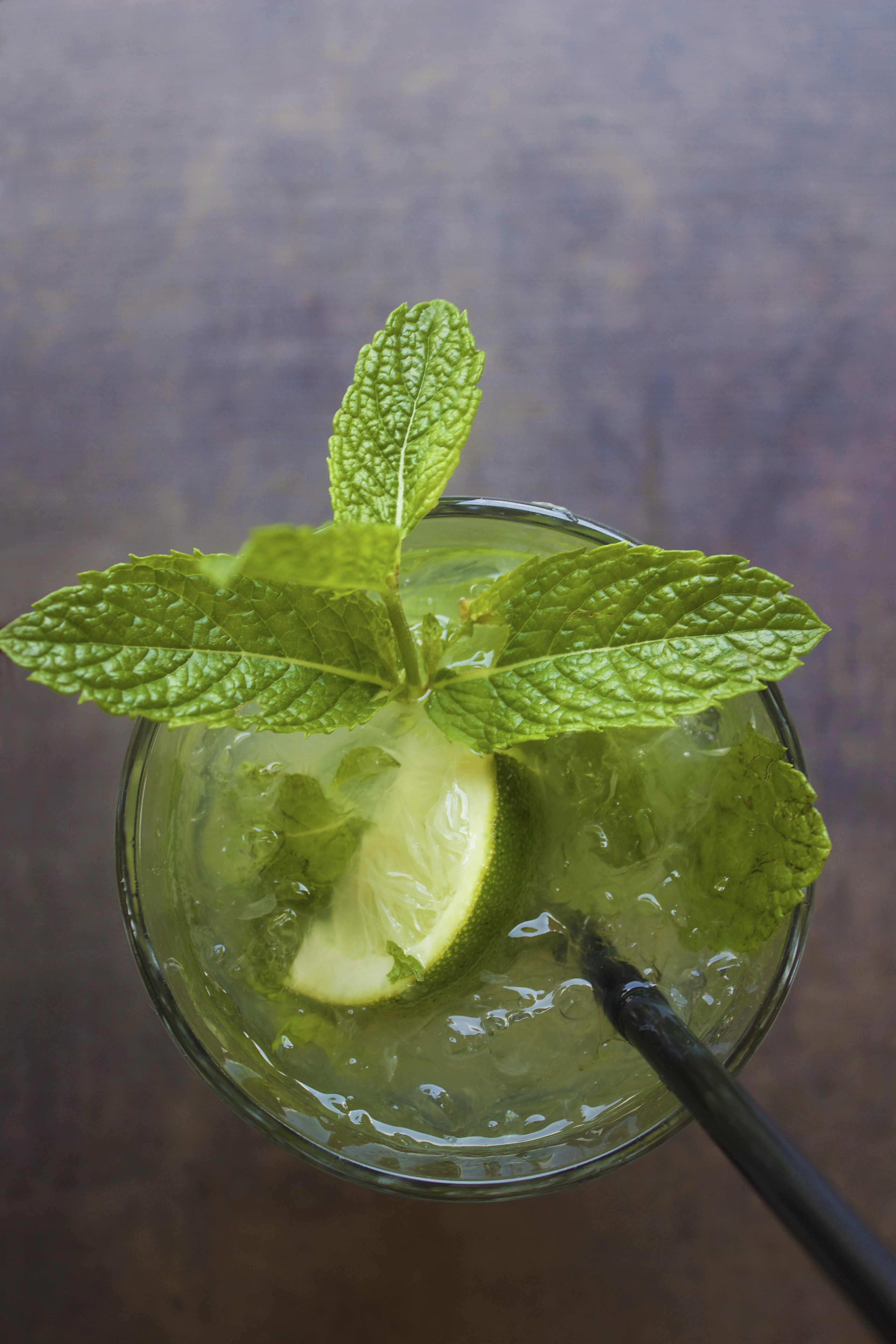 mint Leaf - Culinary, focus on foreground, mix, mojito, freshness, alcohol, herb, food, still life, mint, leaves, food and drink, household equipment, glass, Phone HD Wallpaper