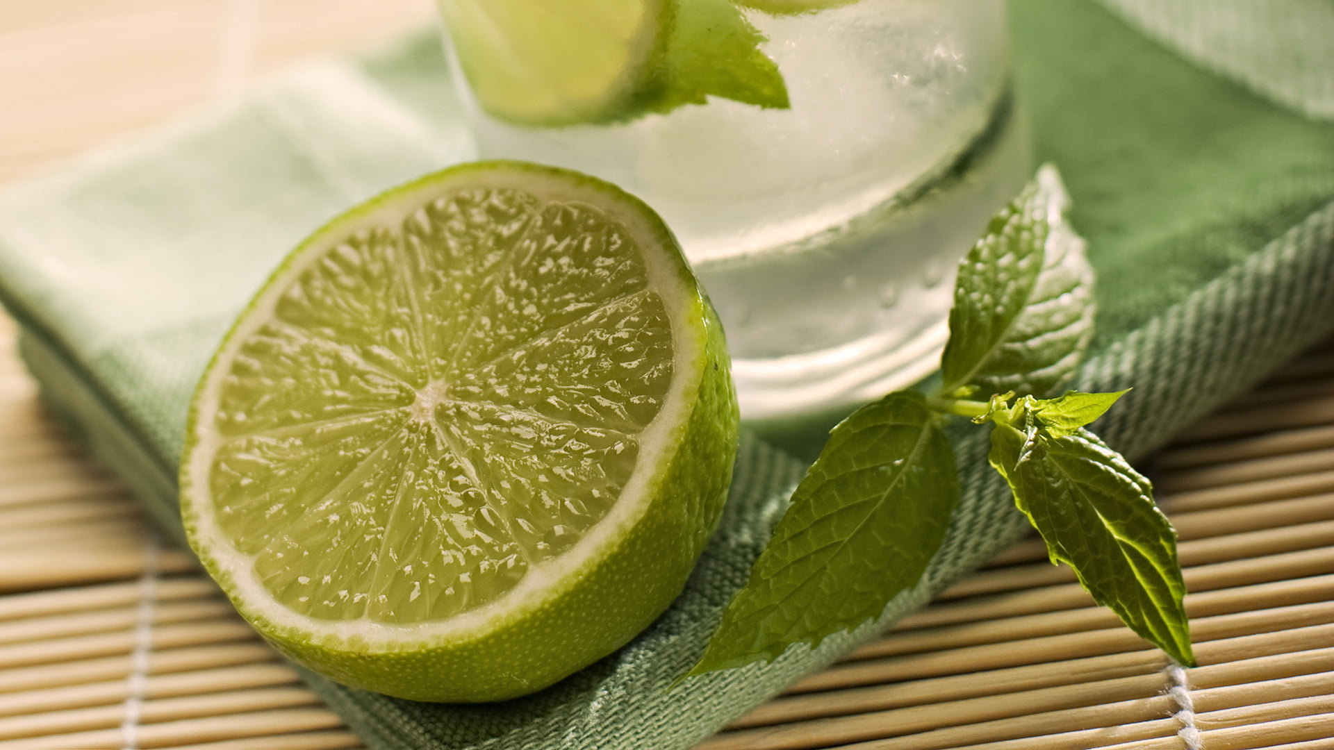 wellbeing, plant part, lemon, refreshment, slice, sliced, lemonade, sour Taste, freshness, mojito, juice, nature, leaf, macro, yellow, food, glass, lime, HD Wallpaper
