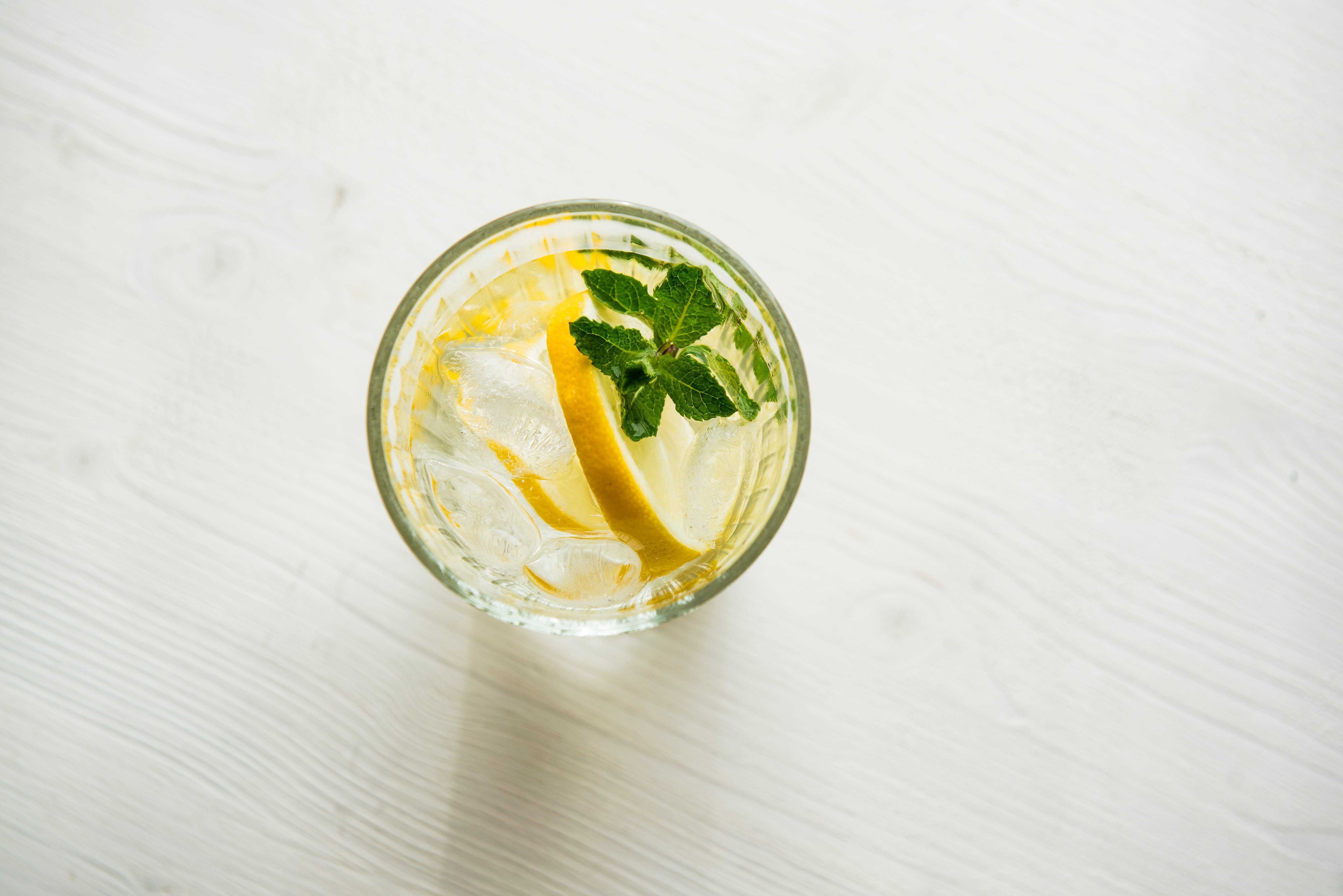 citrus, table, drinking glass, orange, citrus fruit, cocktail, drink, wellbeing, healthy eating, cold temperature, non-alcoholic beverage, peppermint, slice, HD Wallpaper