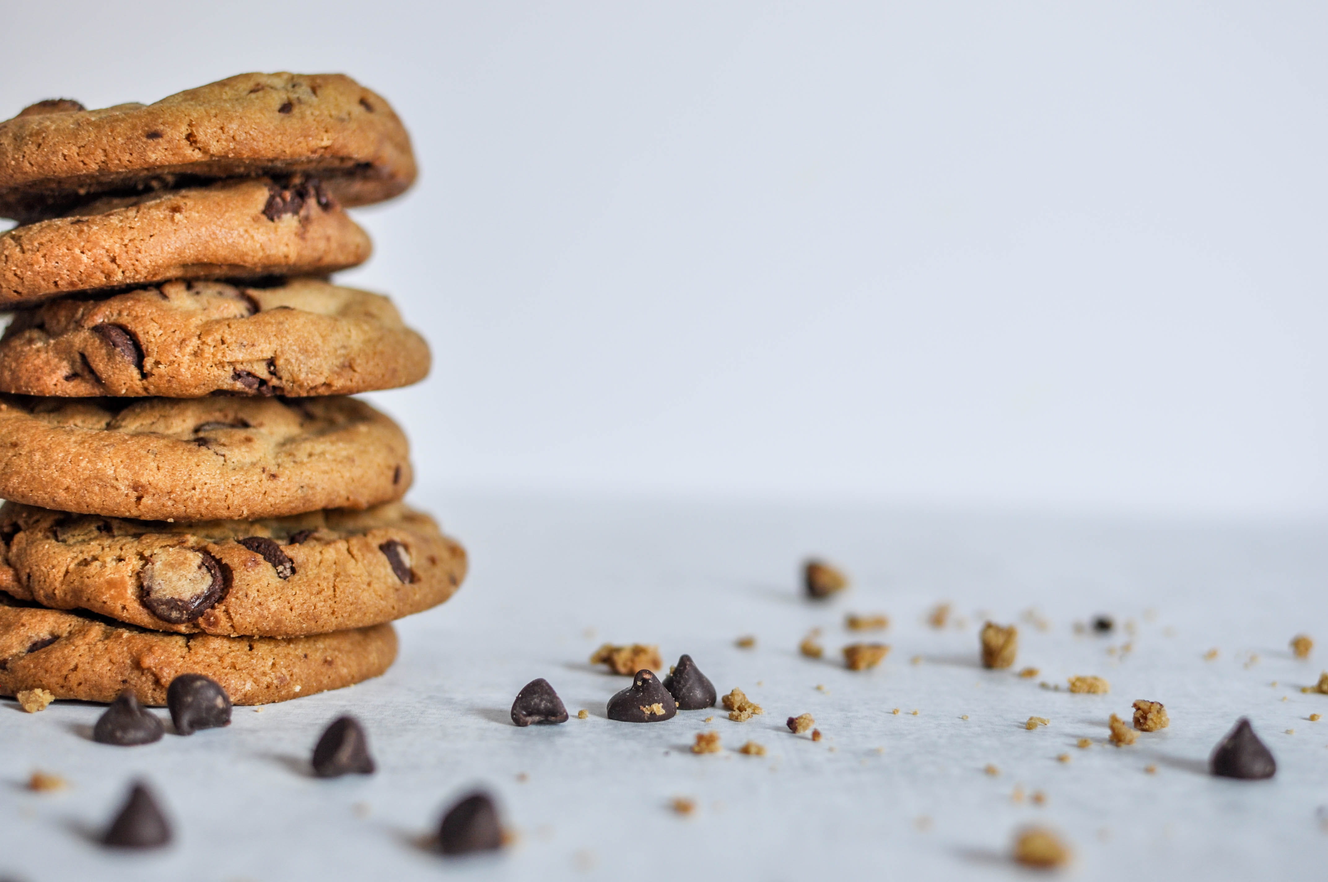 food and drink, indoors, freshness, temptation, still life, food, selective focus, no people, baked, indulgence, table, chocolate chip, cookies, chocolate, HD Wallpaper