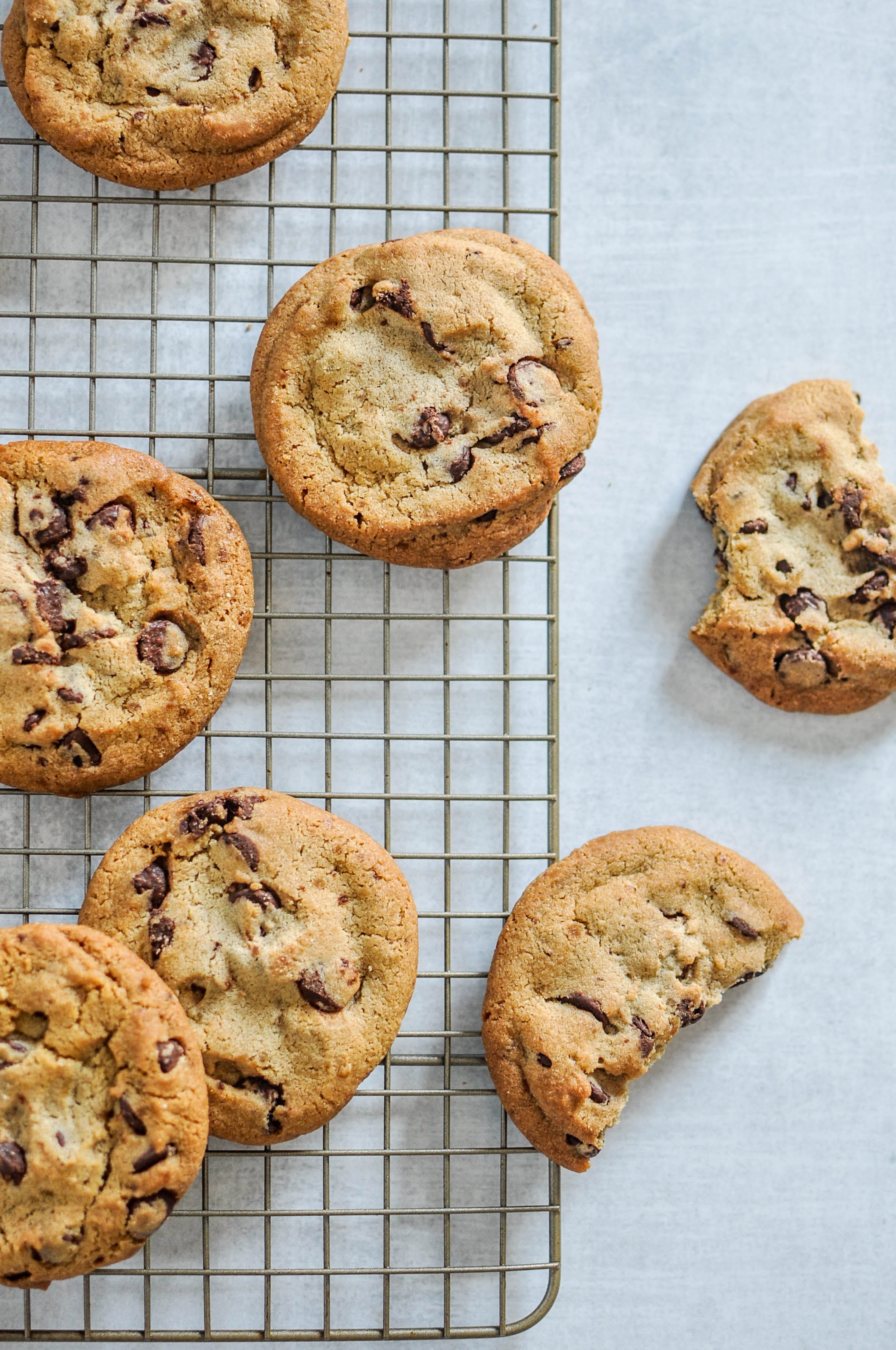 freshness, high angle view, baked, snack, cookie, sweet food, food, 2K, chocolate chip cookie, chocolate, still life, close-up, studio shot, temptation, Phone HD Wallpaper