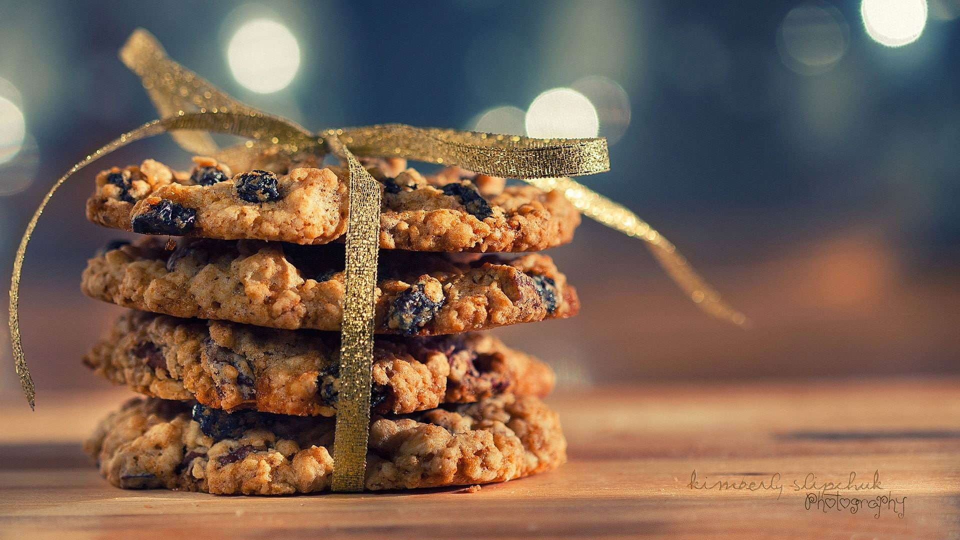 table, freshness, still life, cookies, focus on foreground, chocolate chip, cookie, stack, food and drink, oatmeal, indoors, temptation, gift, hd, food, HD Wallpaper