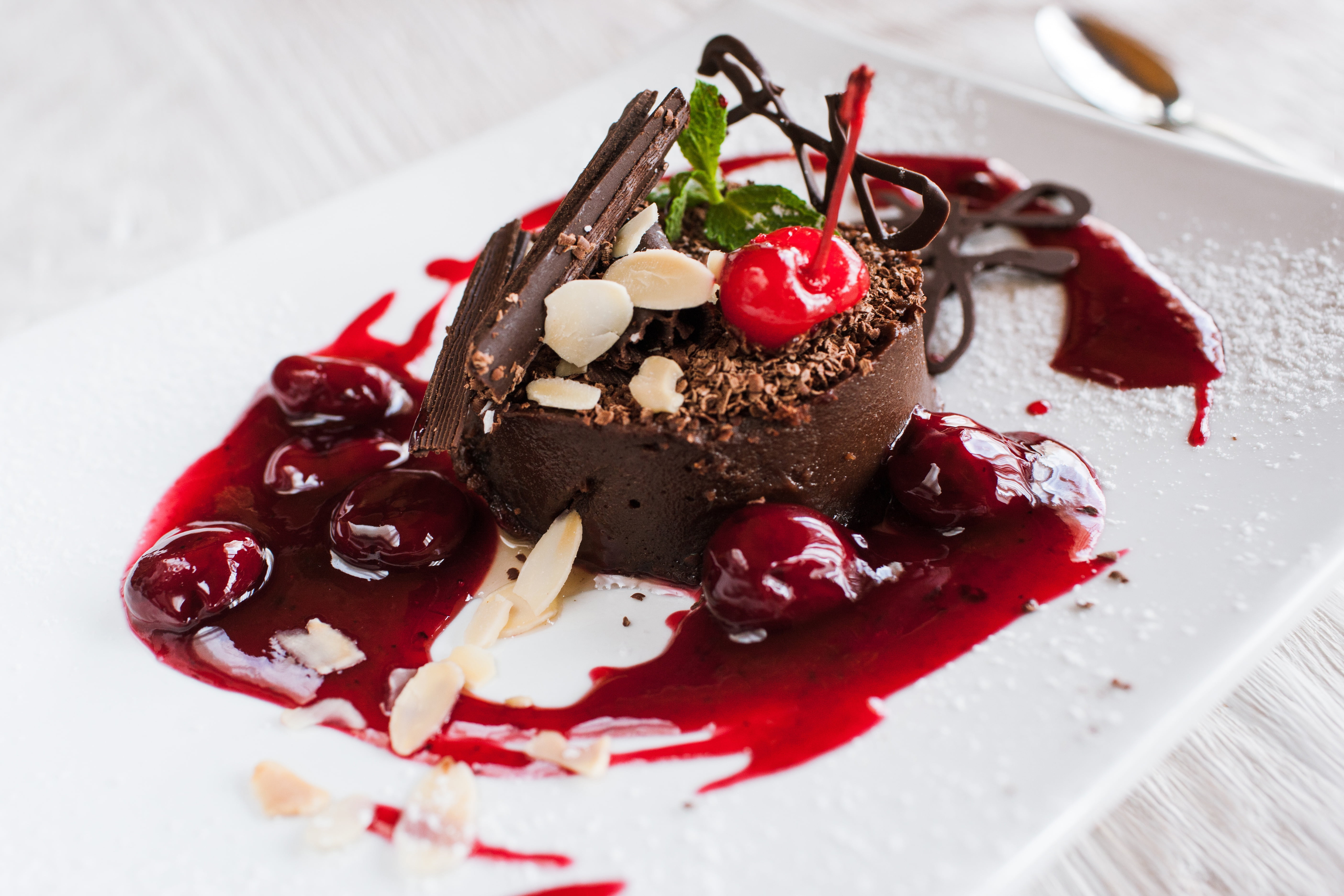 cherry, cake, 5K, syrup, chocolate, powdered sugar, HD Wallpaper