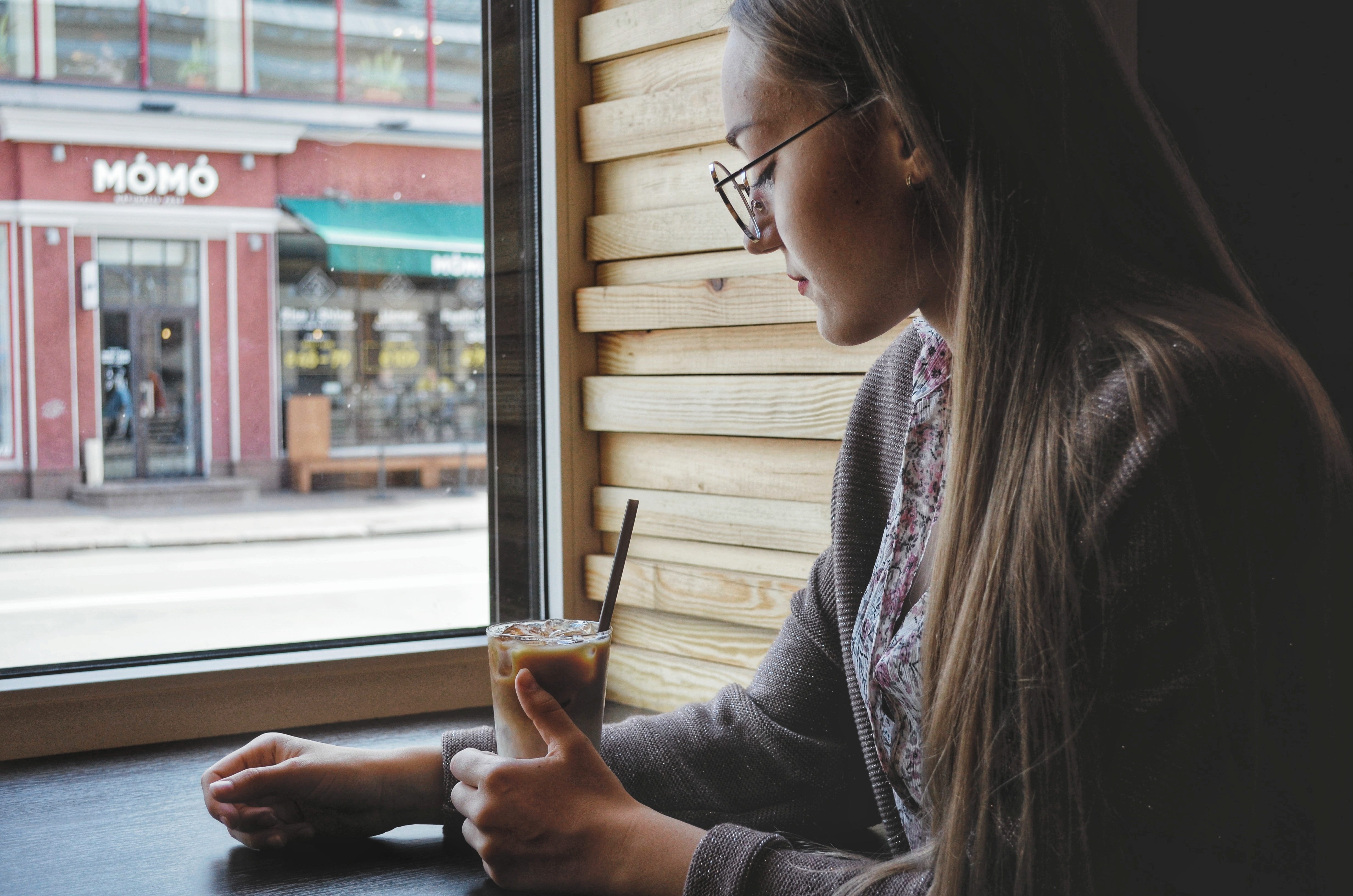 women, window, coffee house, holding, lifestyles, hair, café, real people, young adult, one person, food and drink, leisure activity, hairstyle, vacation, HD Wallpaper