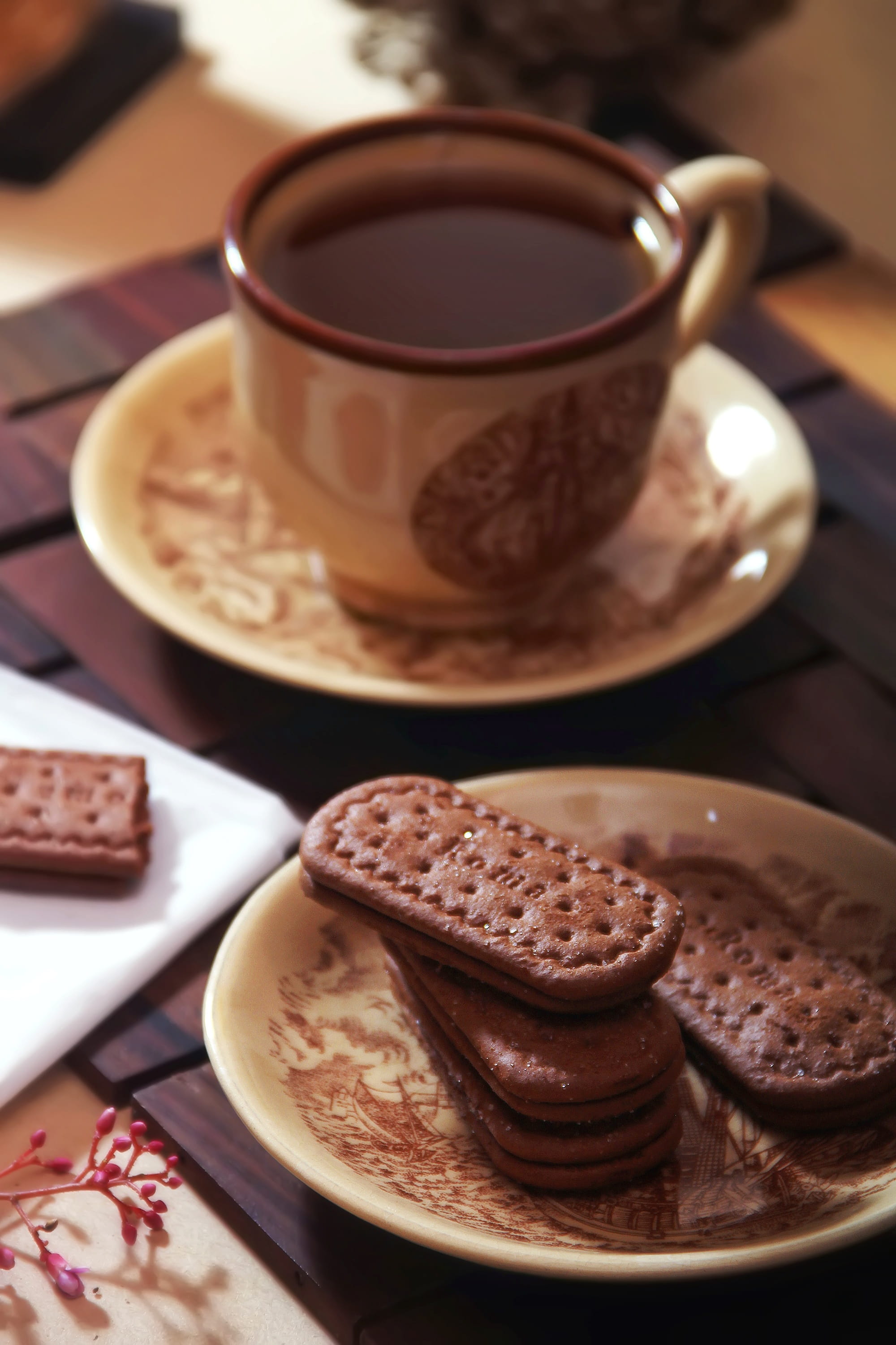 plate, biscuits, tasty, coffee, 2K, indoors, freshness, refreshment, food and drink, hot drink, breakfast, drink, ceramic, morning, food, coffee cup, hot chocolate, Phone HD Wallpaper