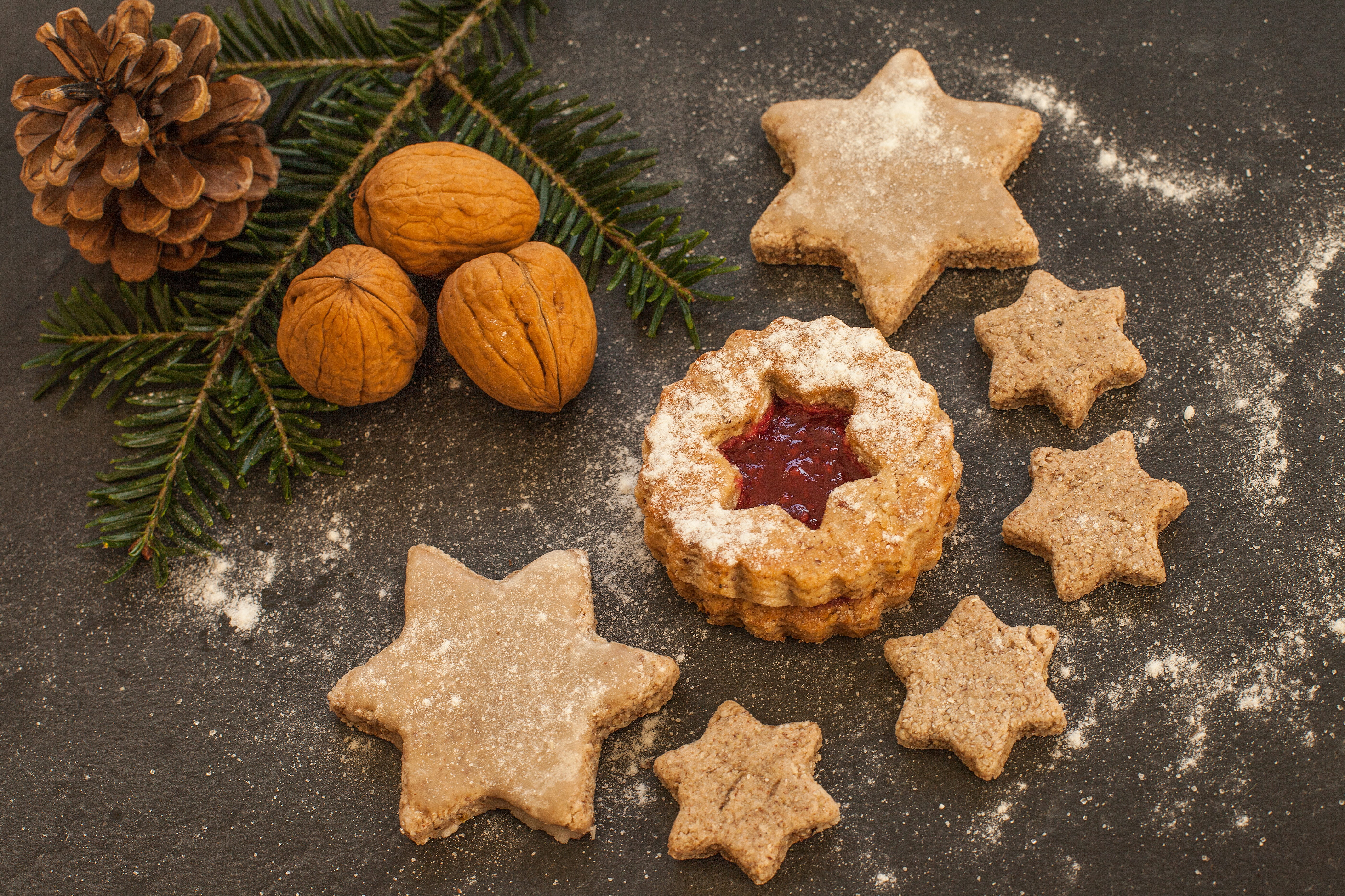 pine cones, baked, holiday, design, dessert, temptation, needle branch, eat, baked pastry item, cookie cutter, tap, no people, baking cookies, small cakes, HD Wallpaper