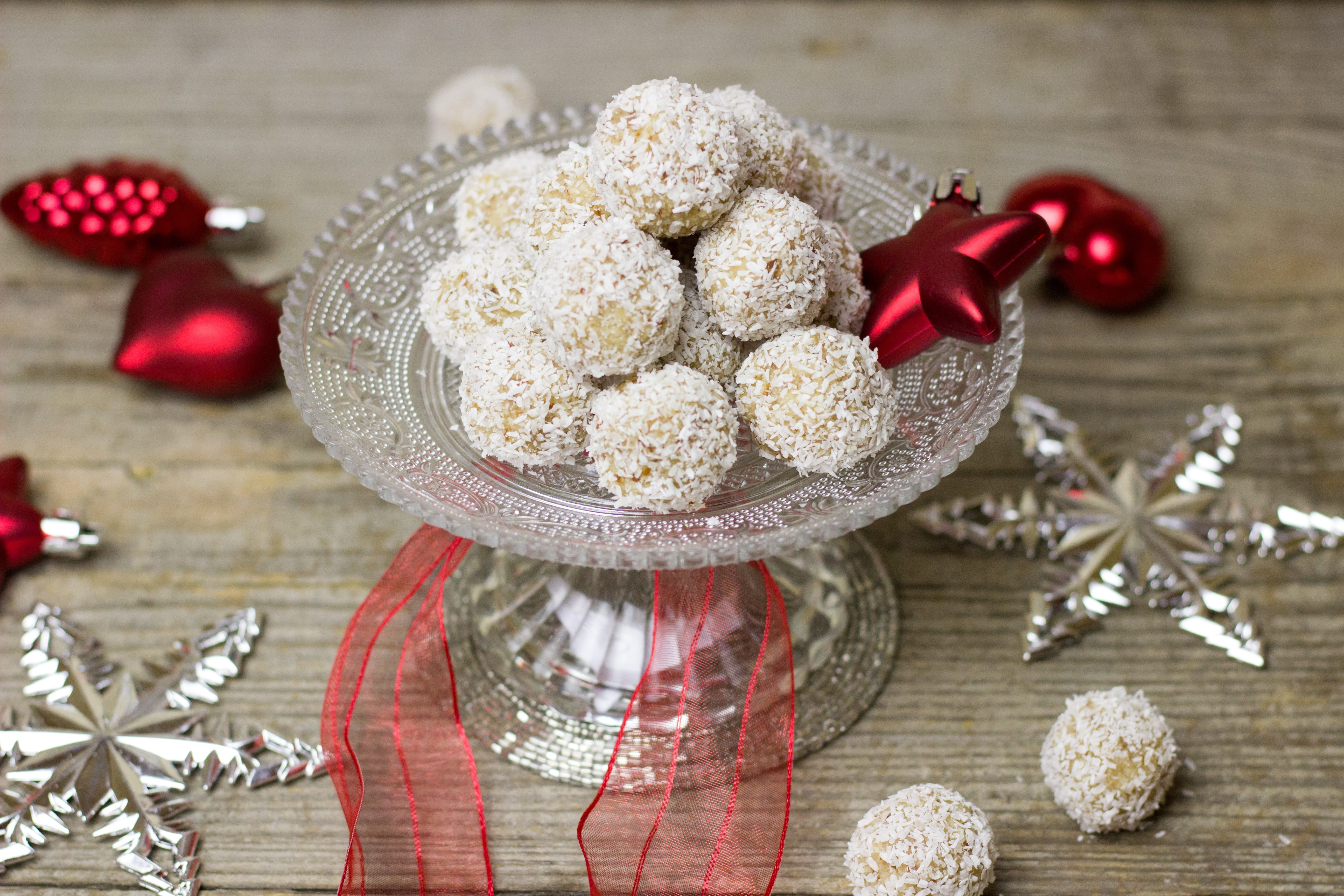 silver, christmas, almonds, dish, liqueur, coconut, cut, benefit from, christmas decoration, freshness, studio shot, christmas baking, sweet food, sugar, HD Wallpaper