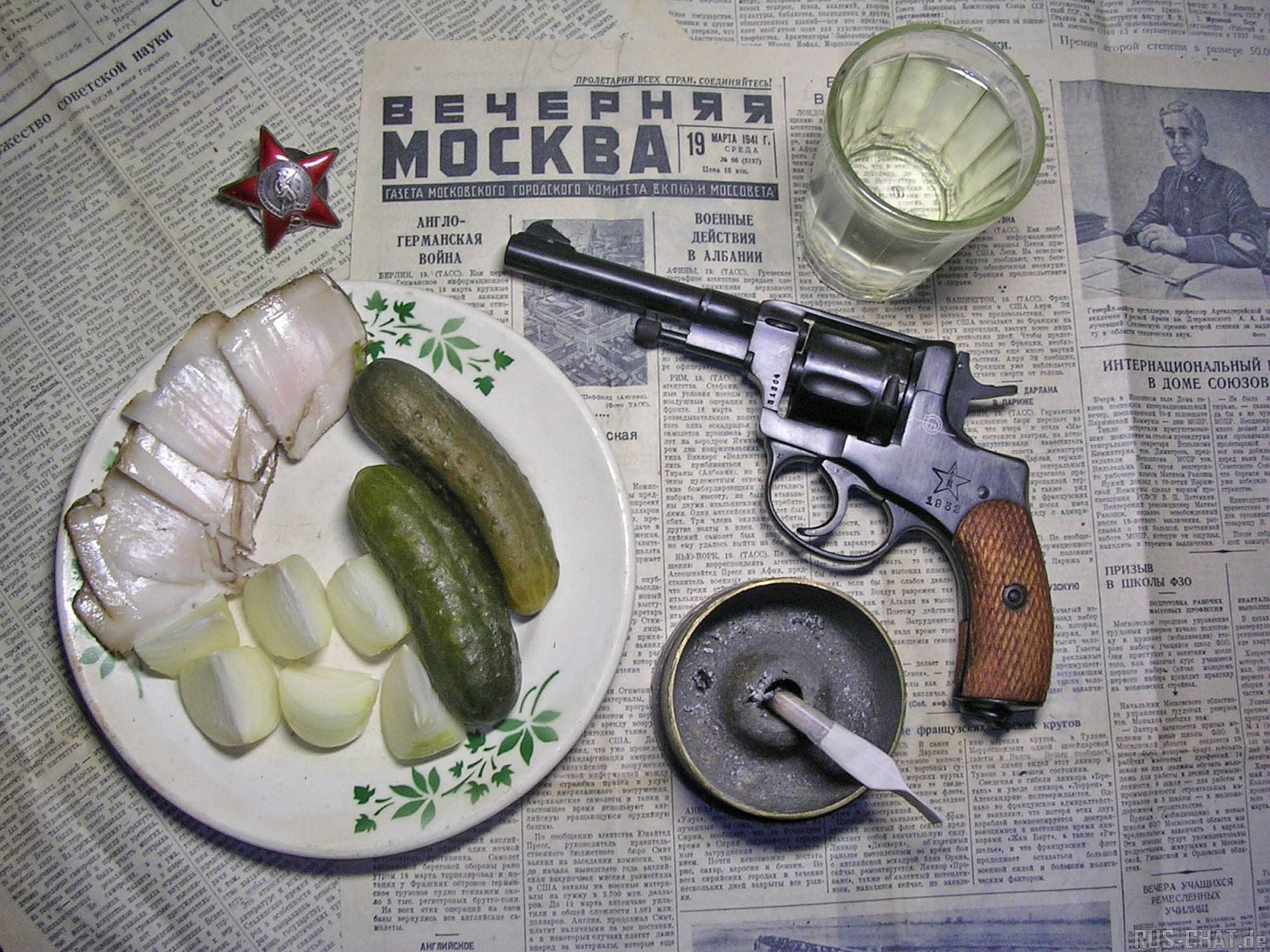 revolver, hammer and sickle, 1080P, USSR, gun, pickles, communism, vodka, newspapers, HD Wallpaper