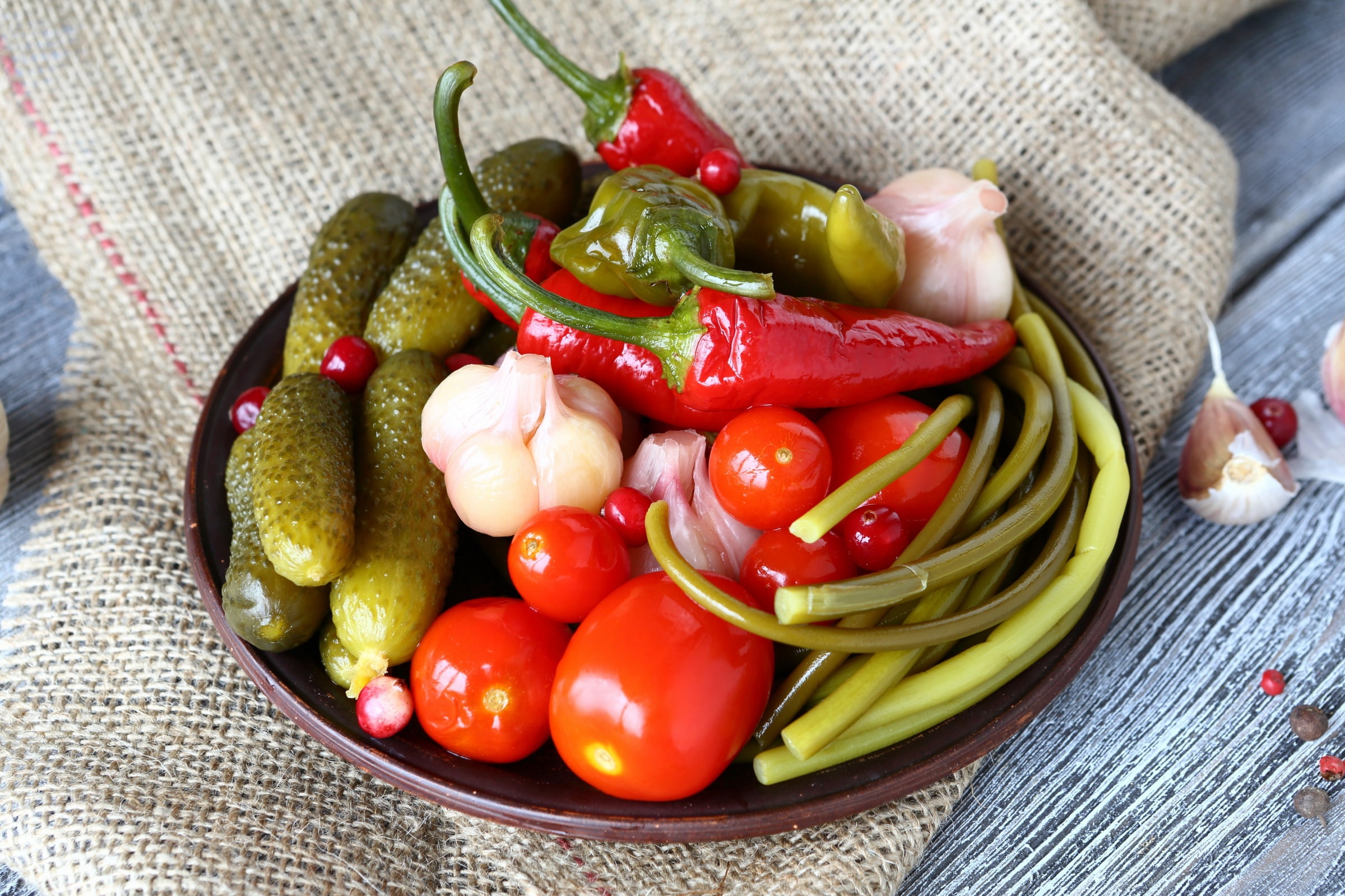 pepper, garlic, tomato, 1080P, vegetables, pickles, cucumber, HD Wallpaper