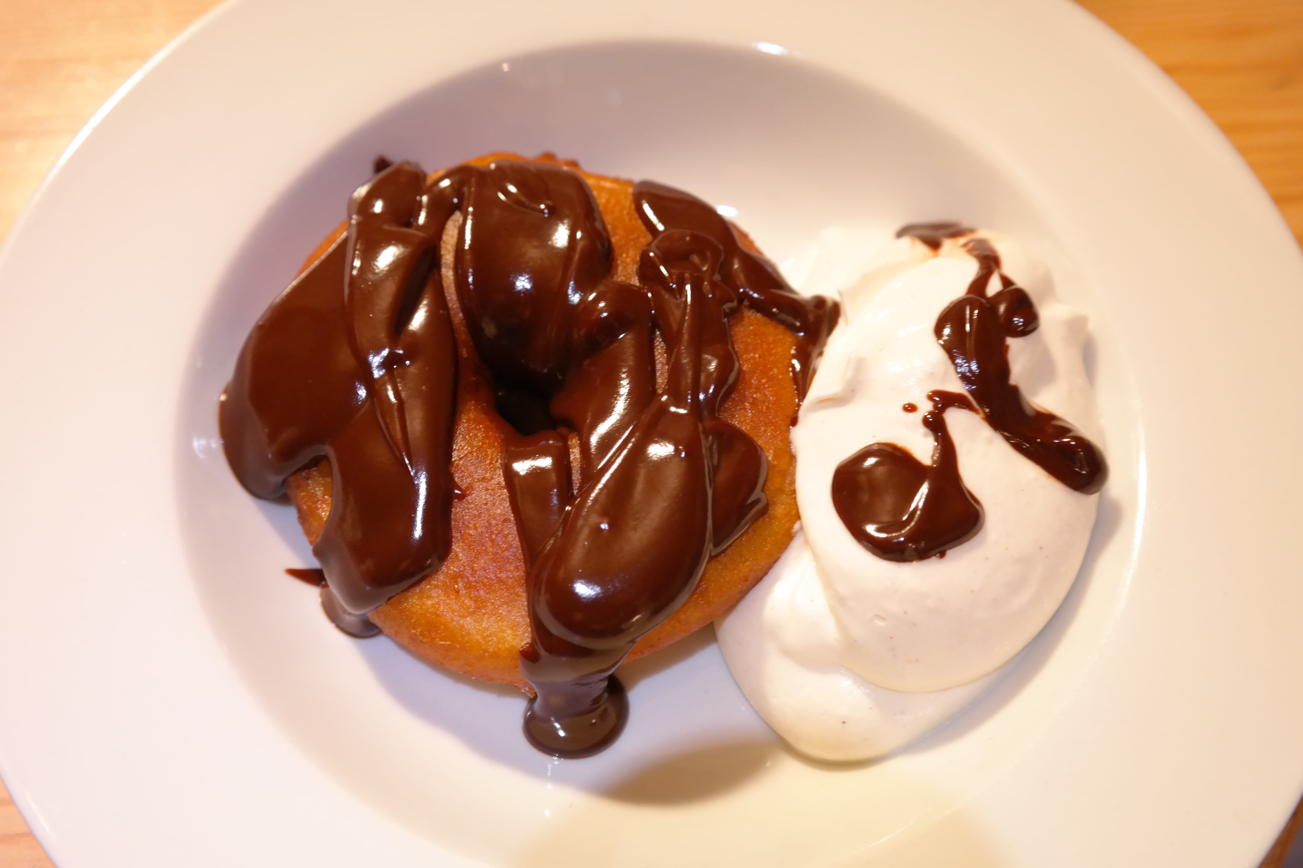 frozen food, melting, ready-to-eat, food and drink, 5K, indoors, whipped cream, plate, dessert, condiment, chocolate, freshness, eat, close-up, temptation, HD Wallpaper