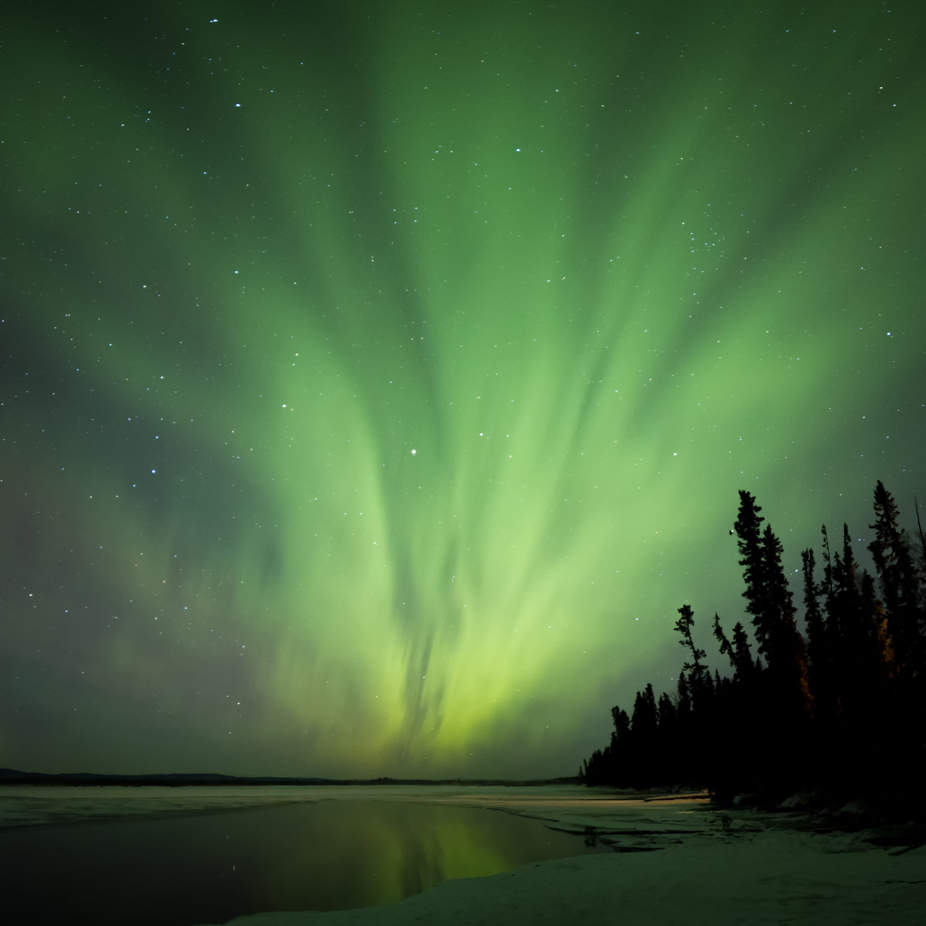 aurora Borealis, Rokinon, water, reflection, nature, night sky, 720P, Alaska, Explored, tcf, galaxy, fountain, landscape, aurora Polaris, stars, sky, milky Way, Phone HD Wallpaper