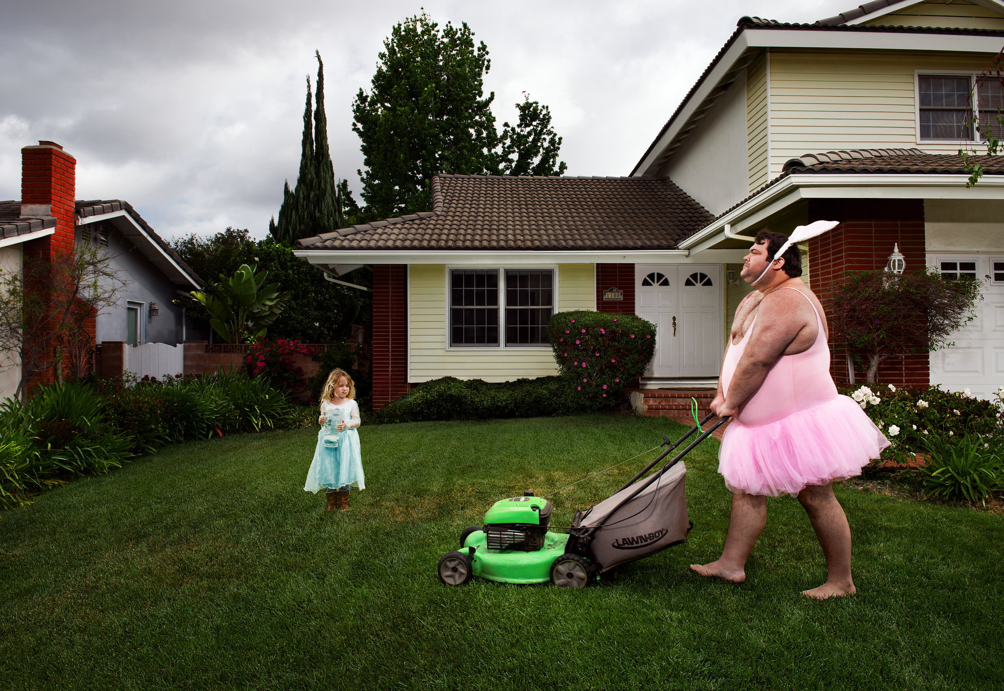 man, house, 1080P, the situation, lawnmower, lawn, outfit, rabbit, girl, HD Wallpaper