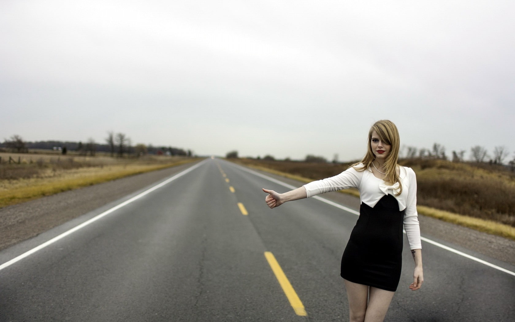 720P, hitchhiker, road, girl, HD Wallpaper