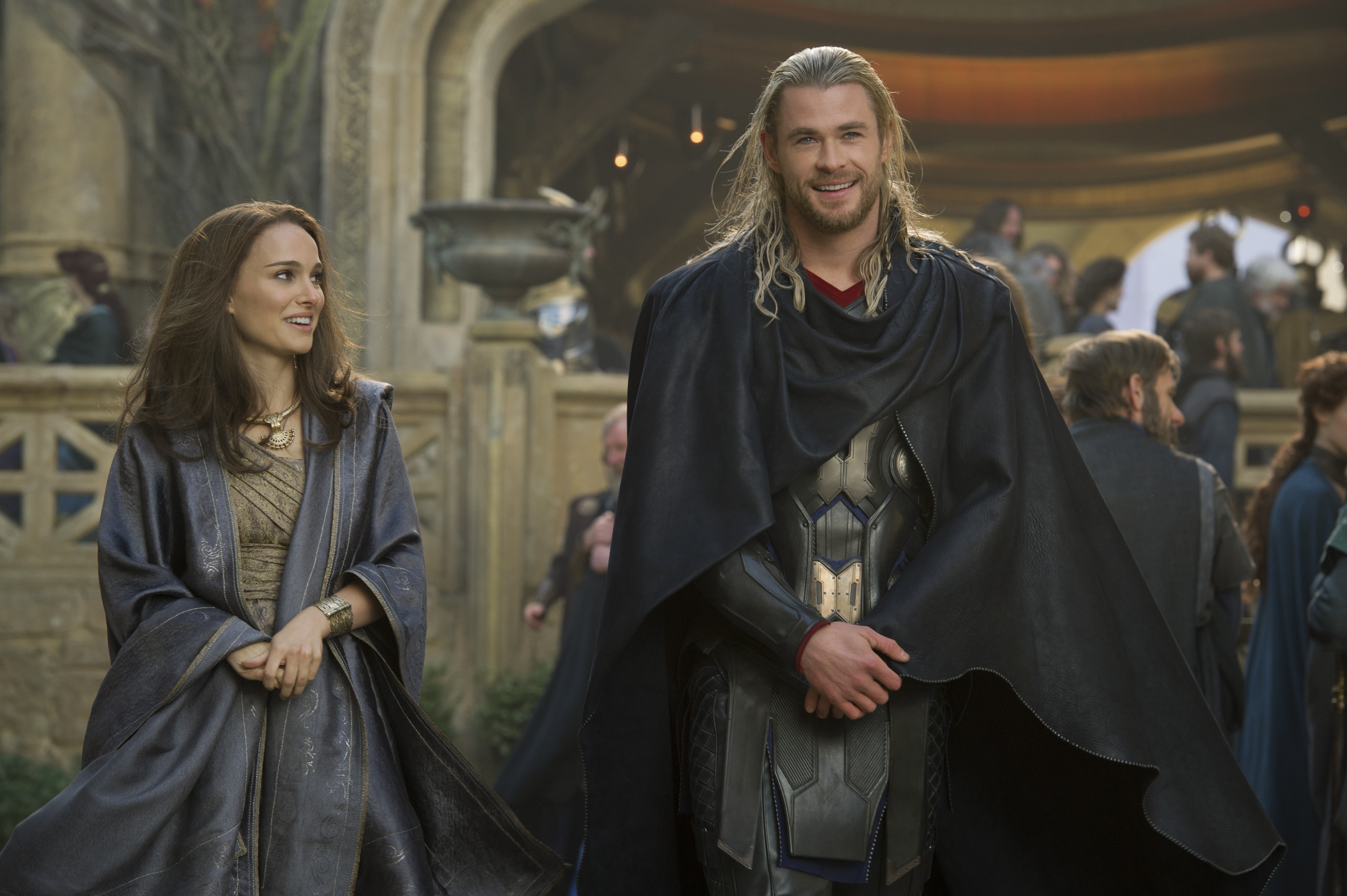 three quarter length, 4K, architecture, Thor the dark world, portrait, city, Jane foster, men, women, Natalie portman, hairstyle, looking at camera, clothing, HD Wallpaper