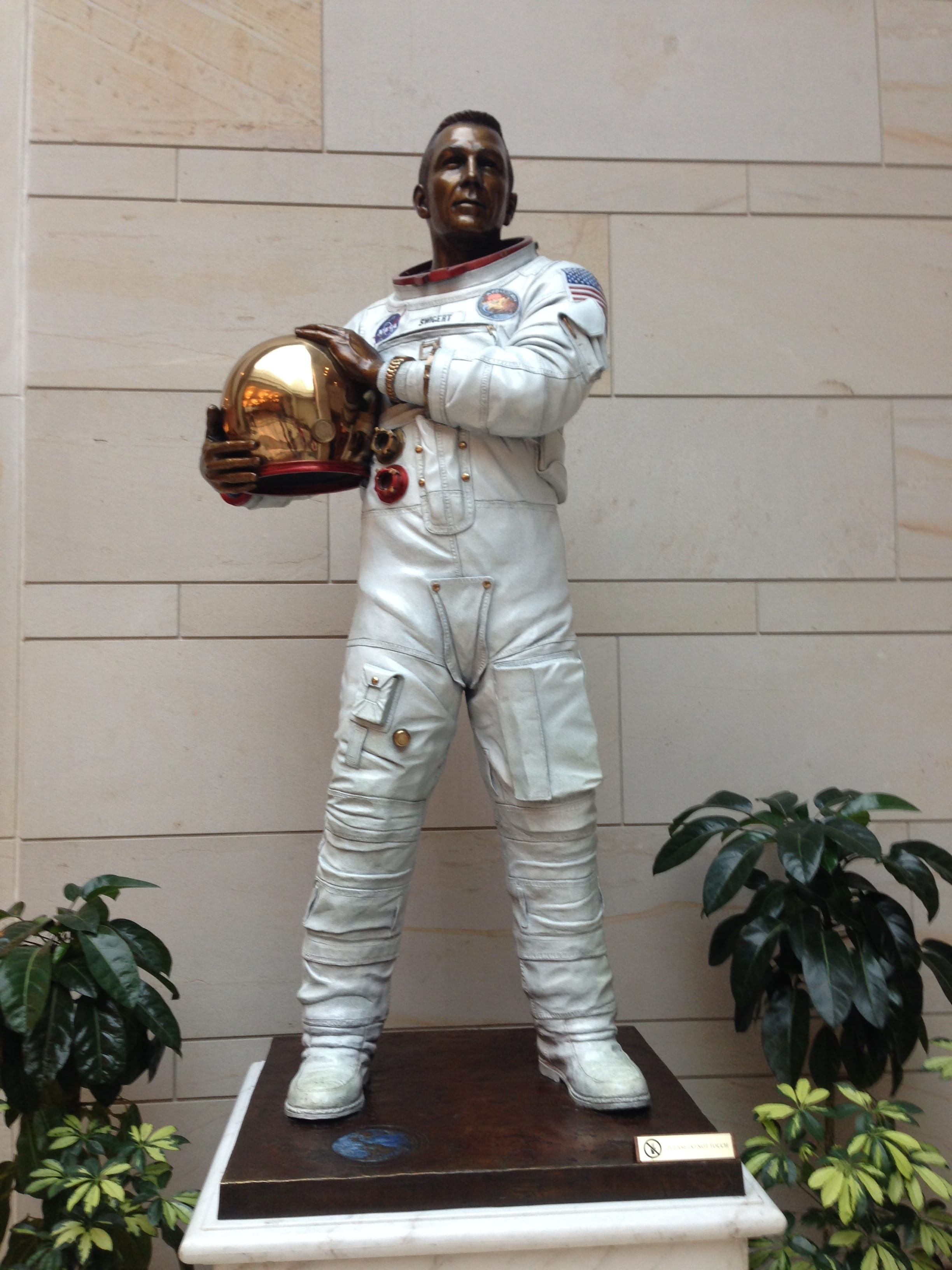 journey, Spaceman, goal, full length, Astronaut, human representation, protection, future, adult, dreams, real people, day, potted plant, standing, front view, Phone HD Wallpaper