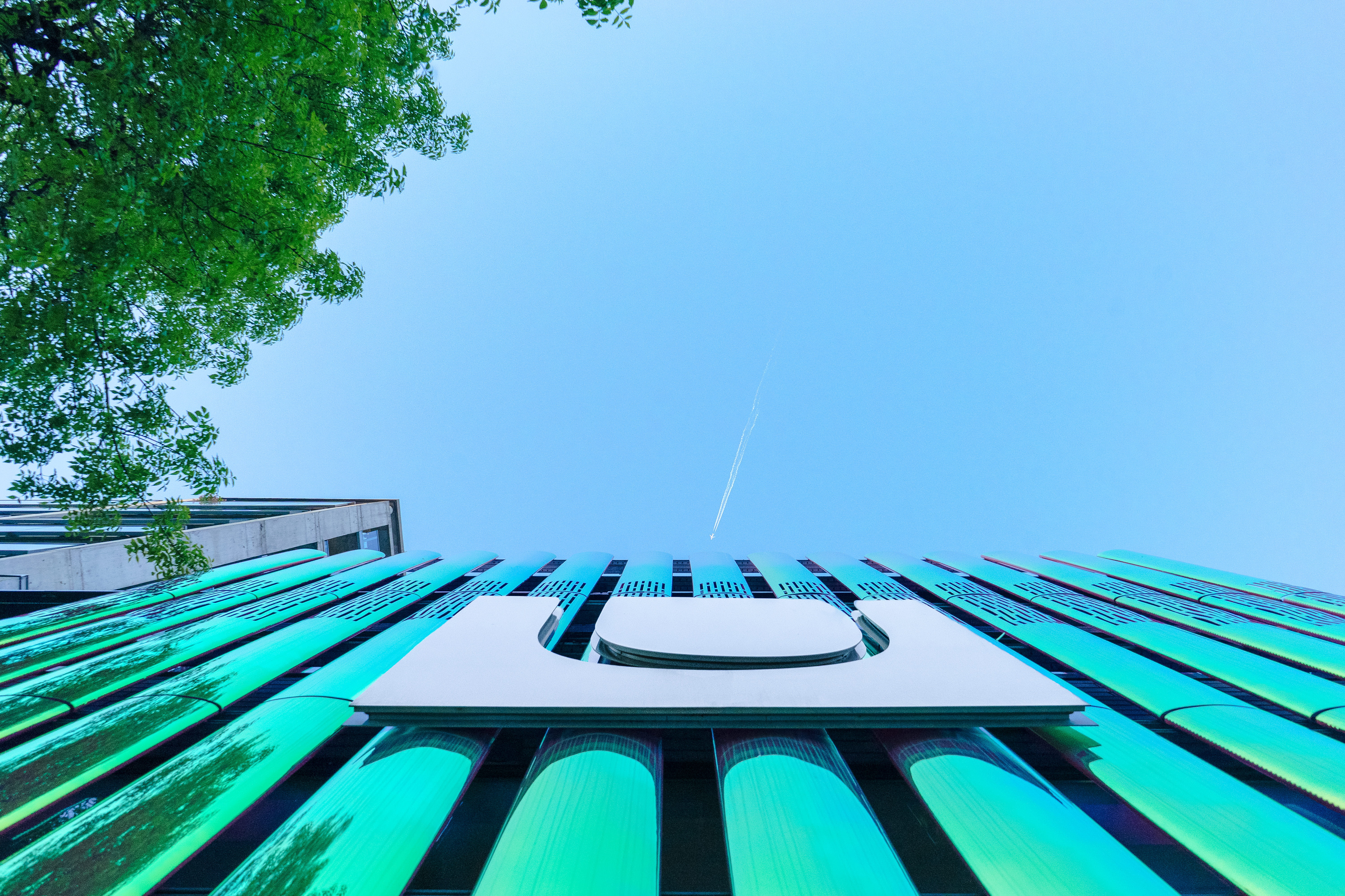 sunlight, low angle view, built structure, directly below, sky, sun, looking up, architecture, design, blue, growth, light, luxury, day, technology, store, HD Wallpaper