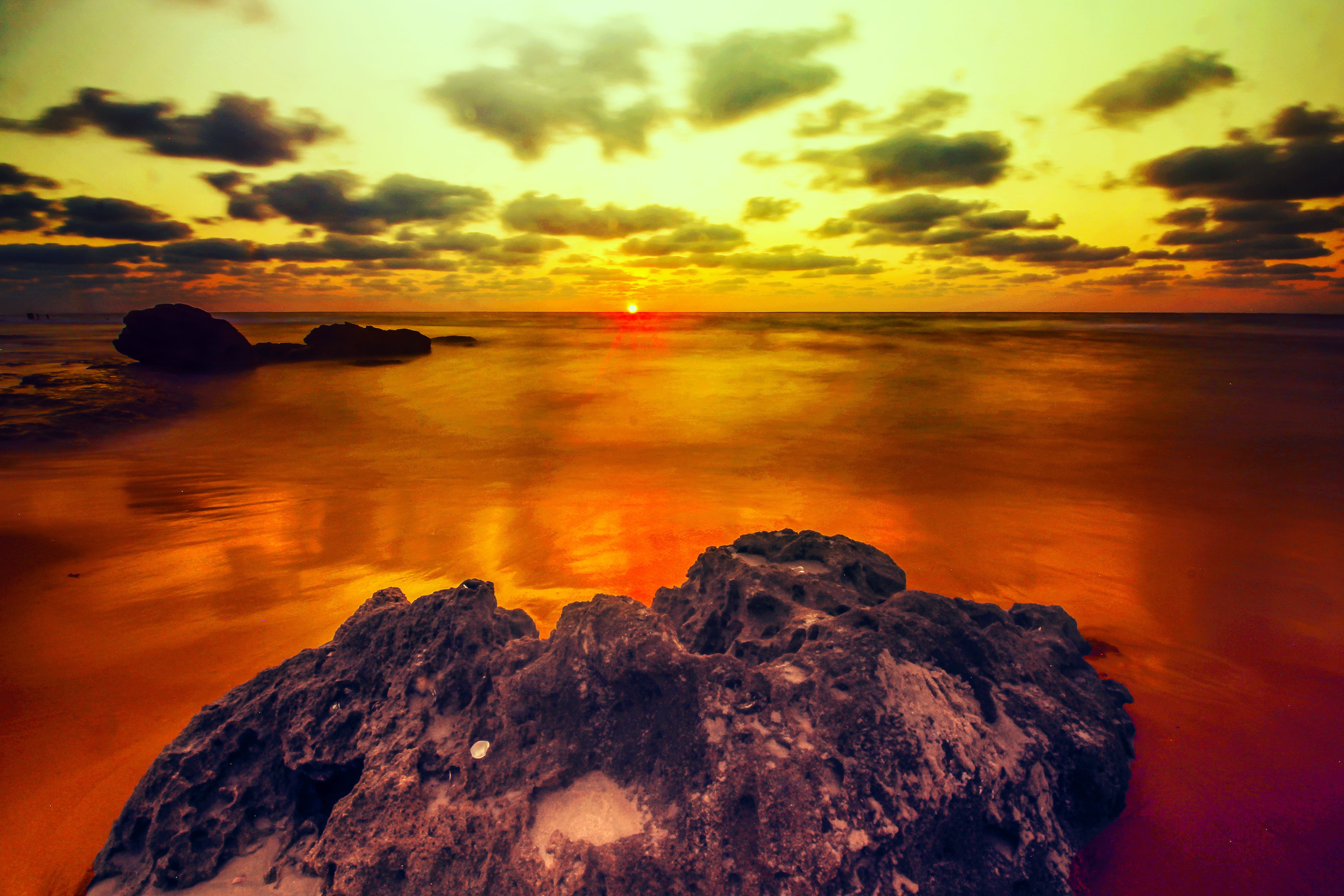 water, formation, scenic, morning, harmony, 5K, horizon over water, sun, blue, happy, people, season, travel, light, beach, sunset, scenics, sea, dom, HD Wallpaper