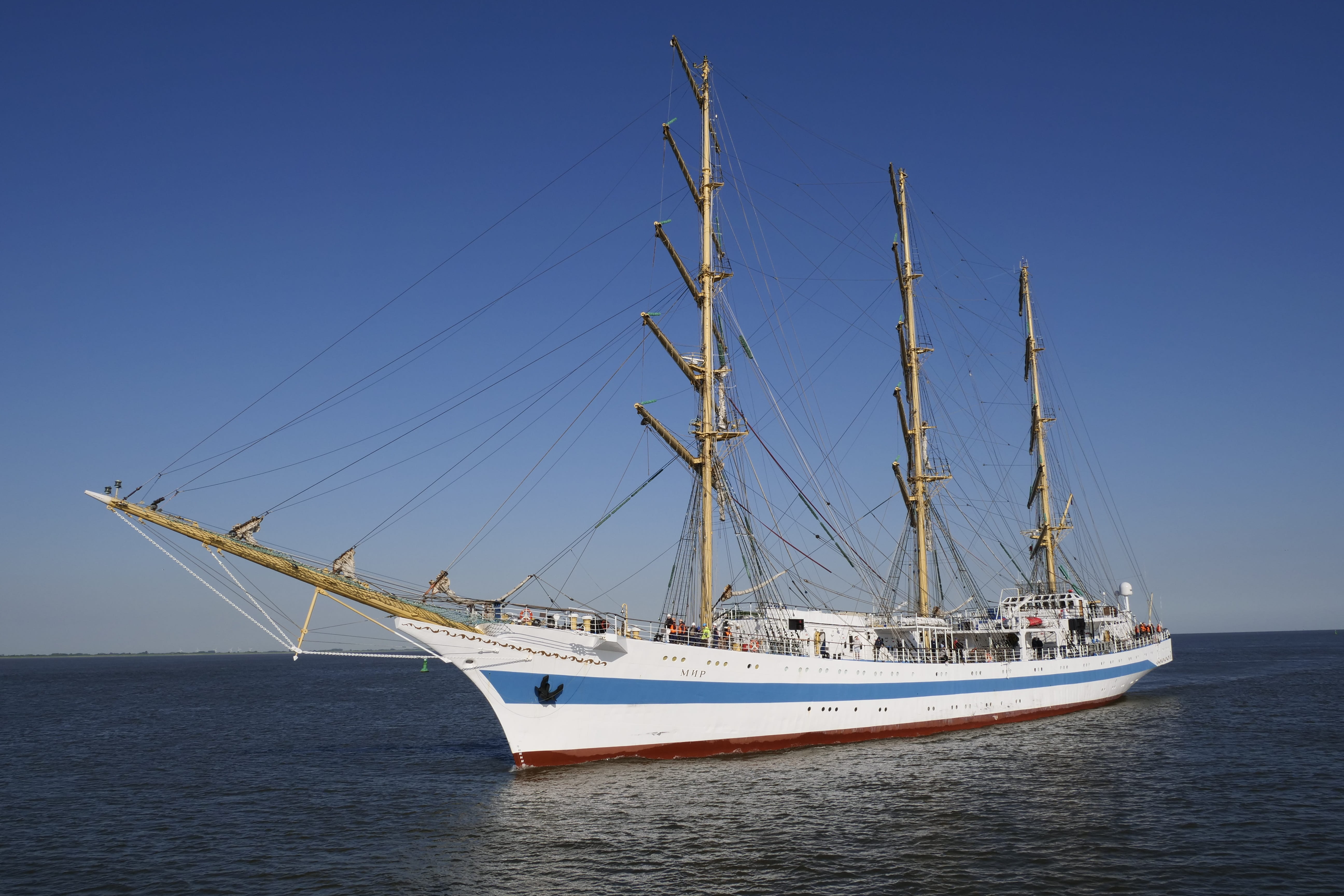 beauty in nature, rigging, ship, sailboat, luxury, 5K, pole, clear sky, water, mode of transportation, yacht, outdoors, transportation, shipping, mast, HD Wallpaper