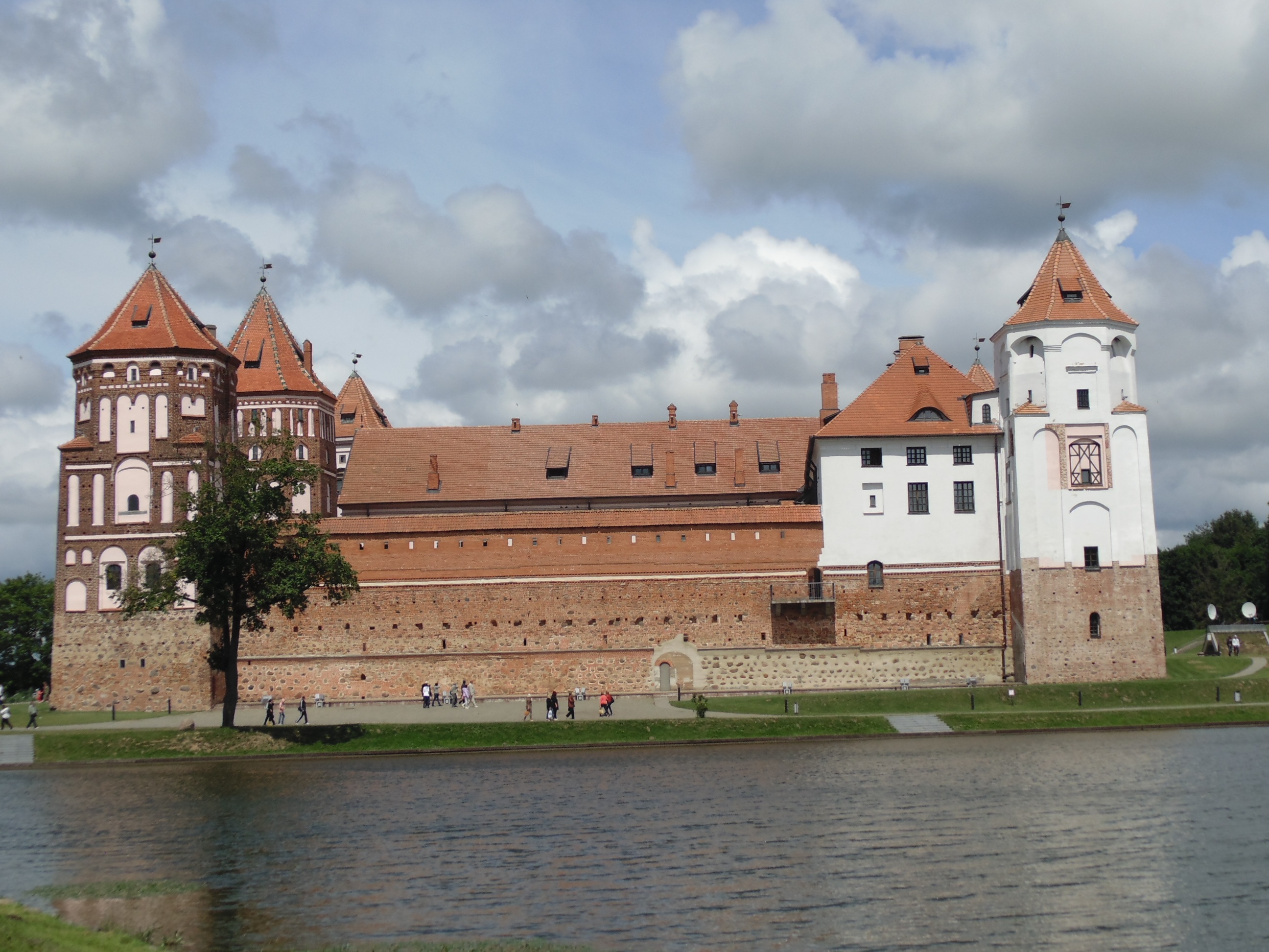 spirituality, famous Place, water, fort, the mir castle, sky, belarus, belief, europe, 16 21, castle, medieval, waterfront, religion, 2K, place of worship, HD Wallpaper