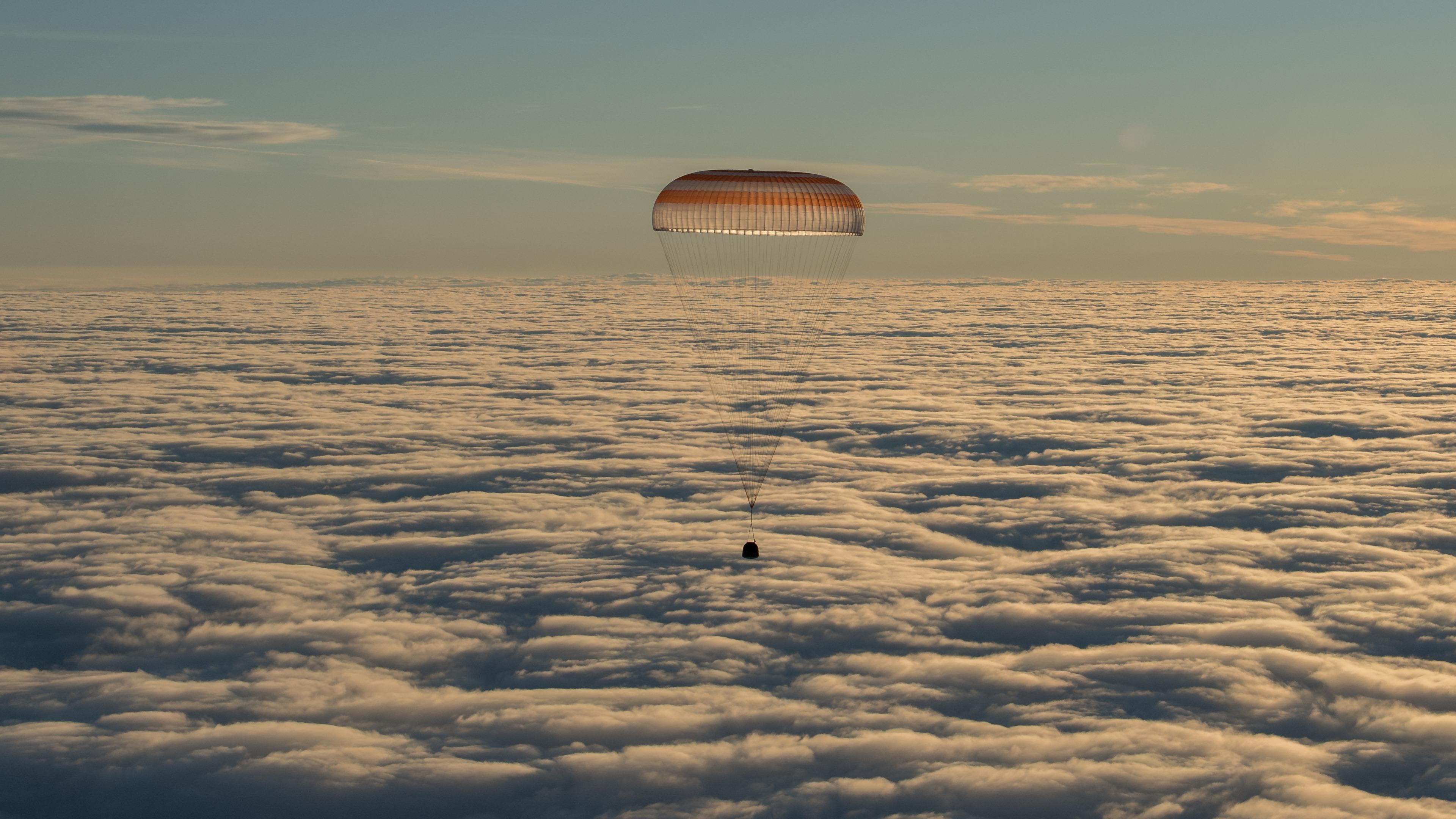clouds, nasa, spacecraft, horizon, expedition 54, calm, soyuz, atmosphere, 4K, roscosmos, landing, aerial photography, parachuting, birds eye view, parachute, HD Wallpaper