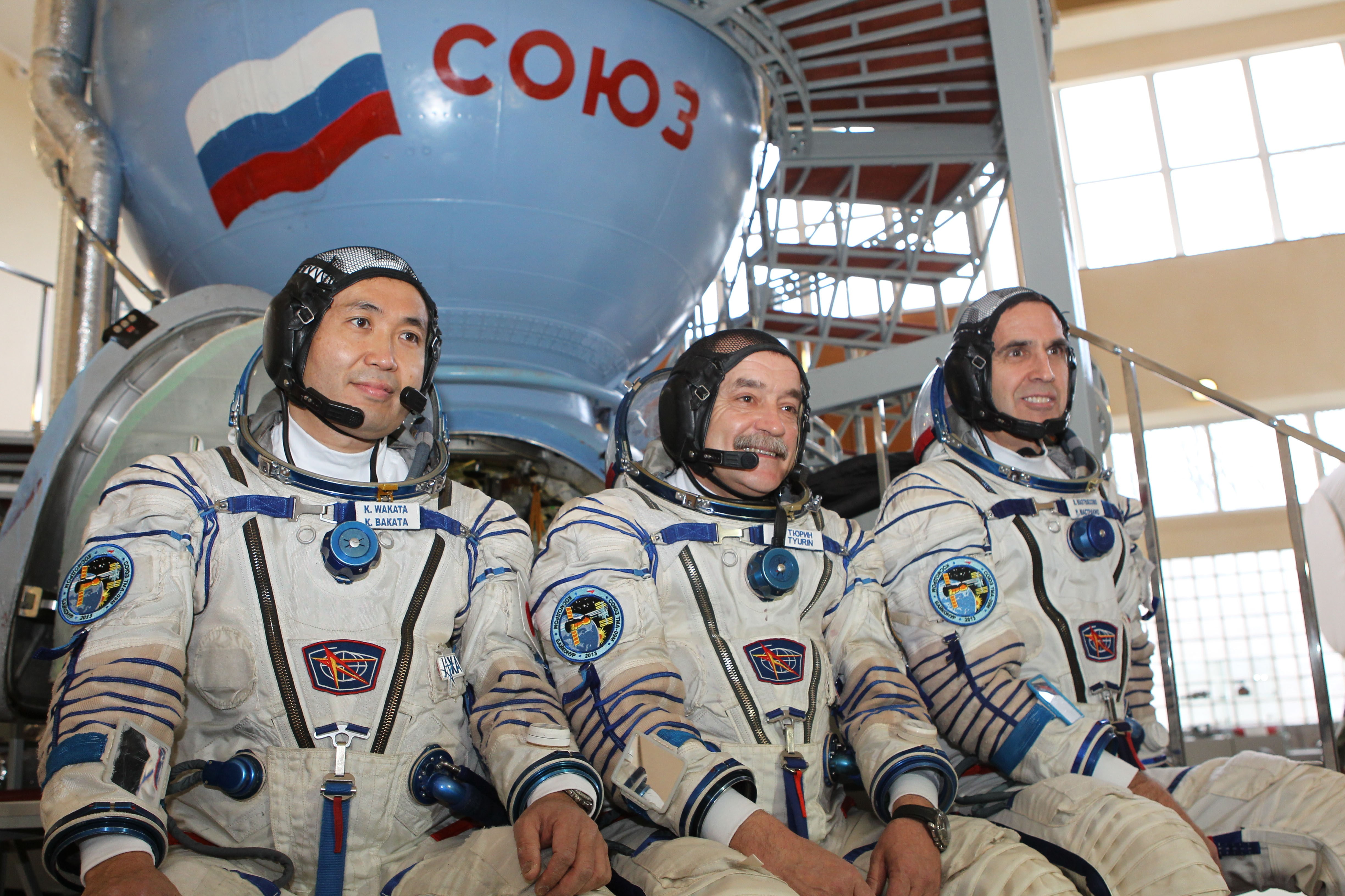 front view, people, adult, Richard mastracchio, mid adult men, young men, Soyuz tma-11m, portrait, day, Mikhail tyurin, leisure activity, indoors, mid adult, HD Wallpaper