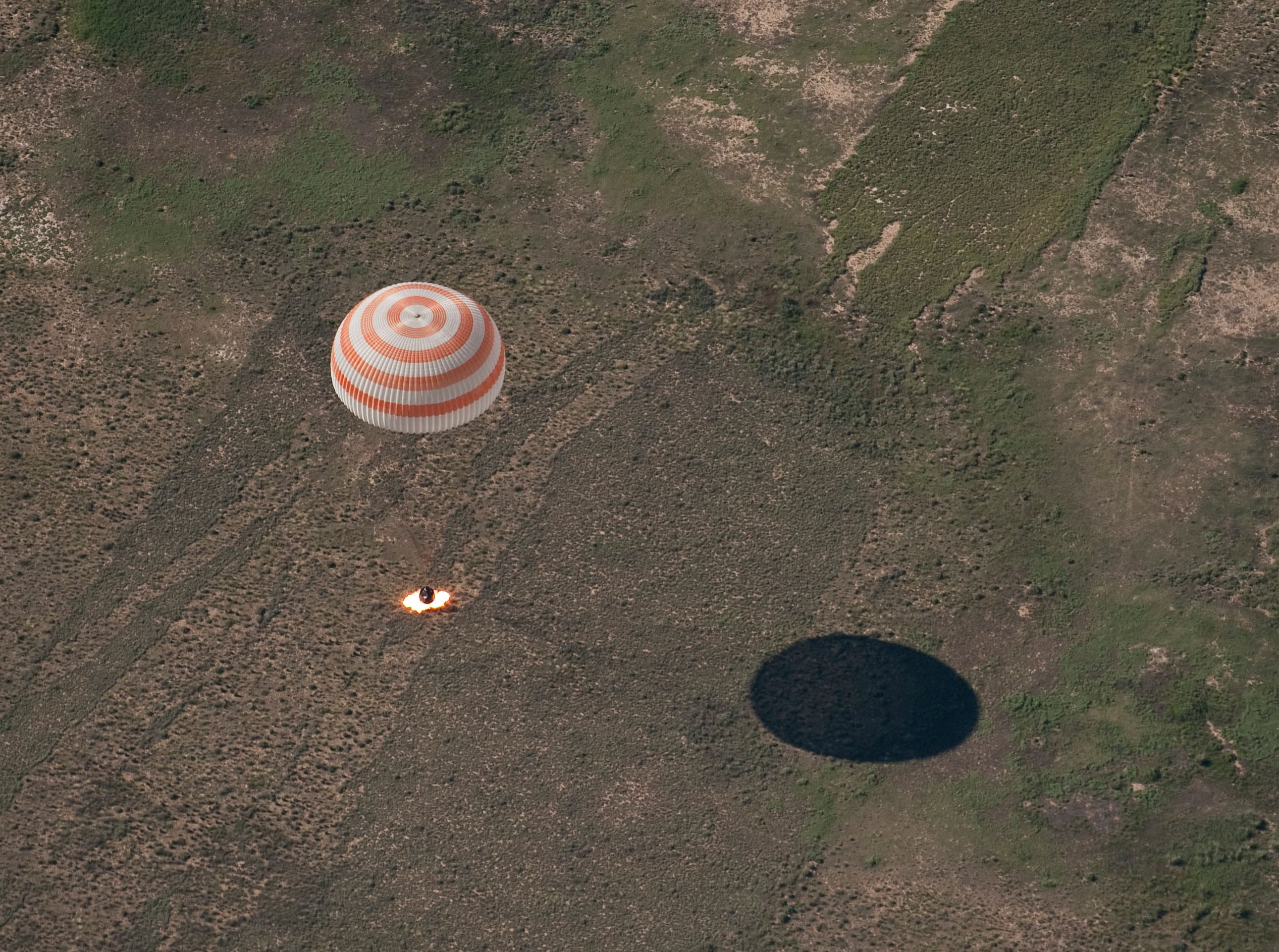 Space Capsule, flying, land, nature, beach, land engine, high angle view, shell, 1080P, flame, space travel, burning, field, circle, land jet, Landing, HD Wallpaper