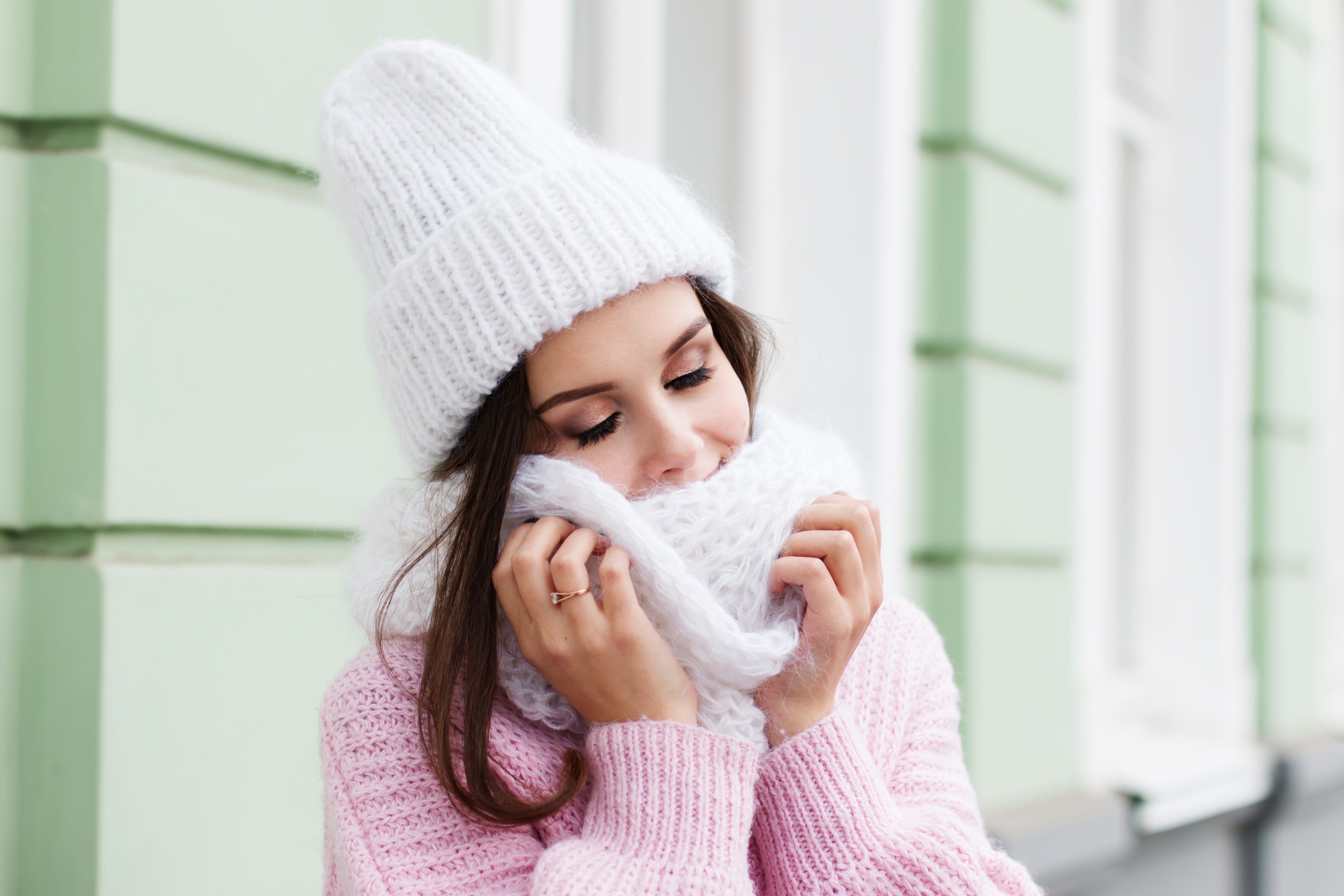 one, focus on foreground, young women, people, city, white, clothing, scarf, beauty, headshot, portrait, holding, 4K, real people, pink, cold and flu, HD Wallpaper