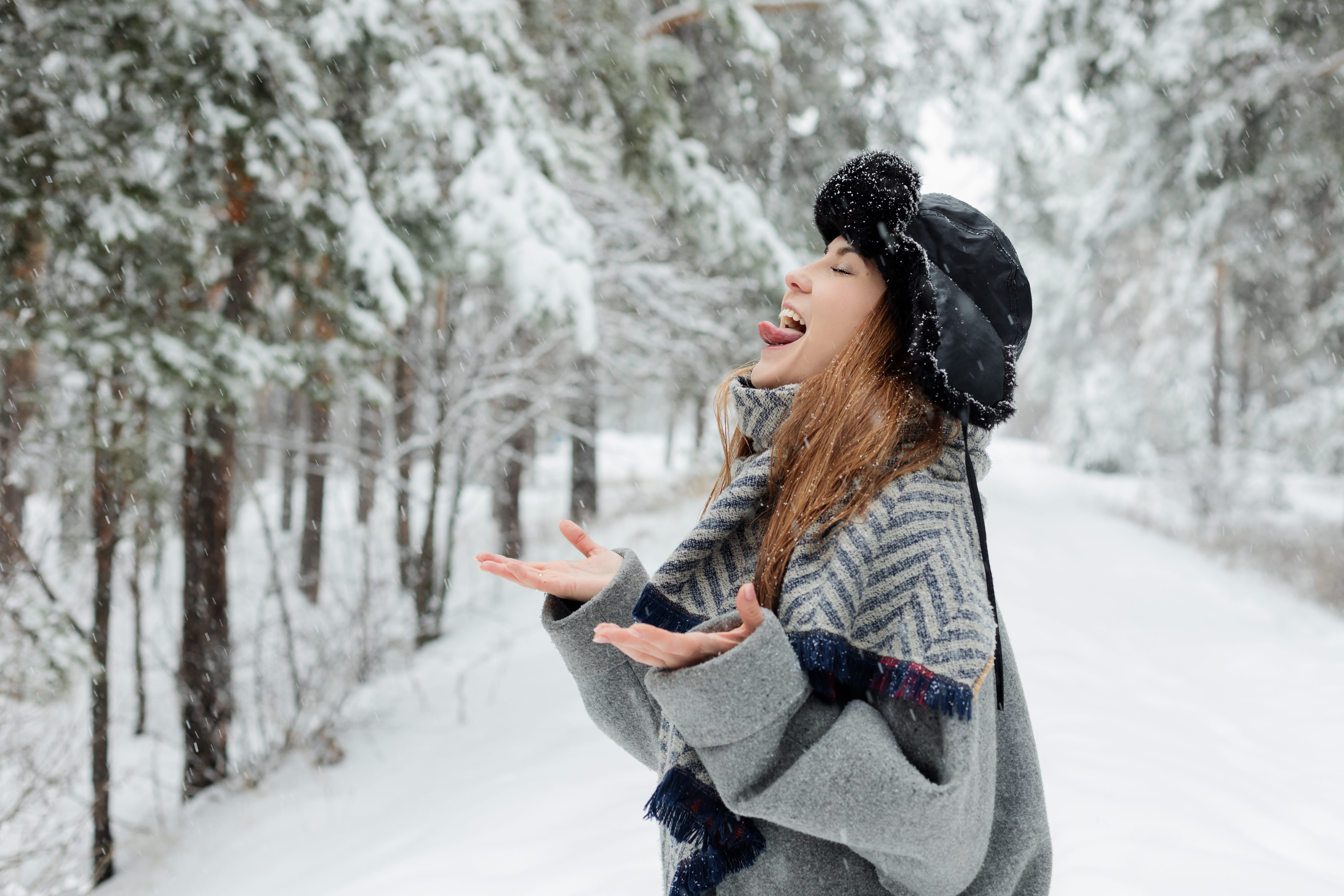 trees, scarf, young, smiling, coldly, winter, cheerful, young adult, man, young women, stroll, happiness, clothing, outdoors, real people, white, standing, HD Wallpaper