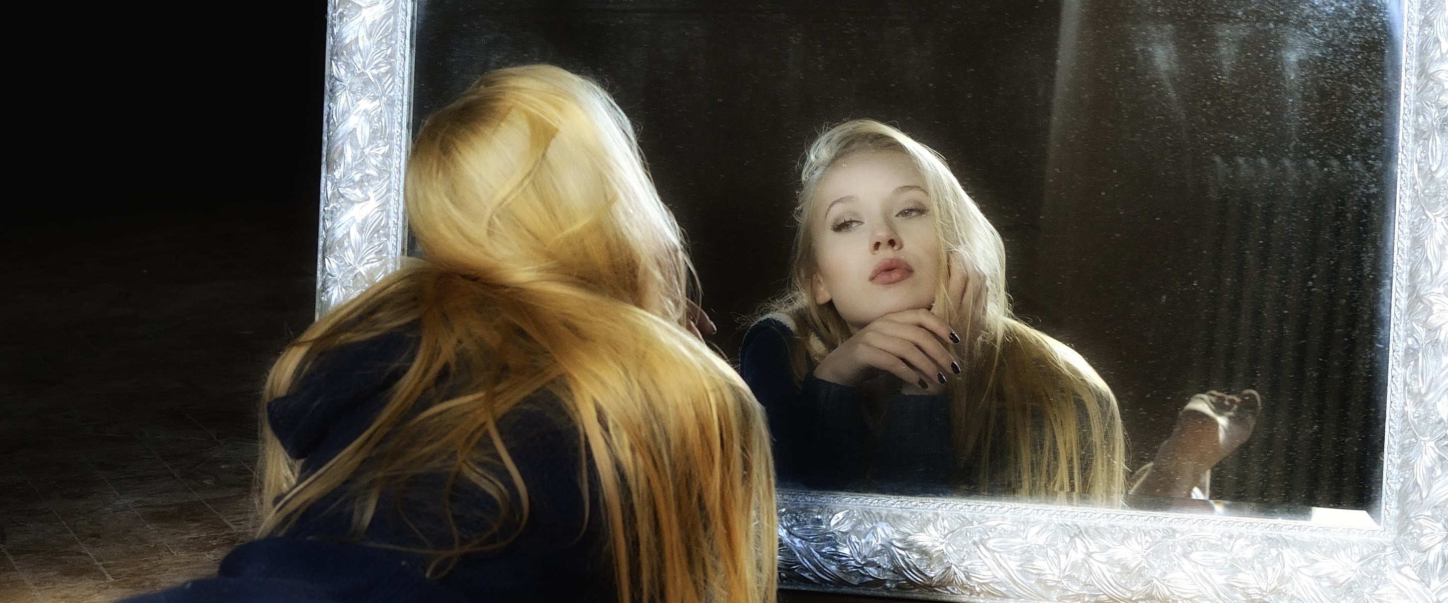 2K, hairstyle, hair, portrait, long hair, indoors, black, shirt, adult, s, transparent, contemplation, sleeved, blonde, model, coats, young women, people, HD Wallpaper