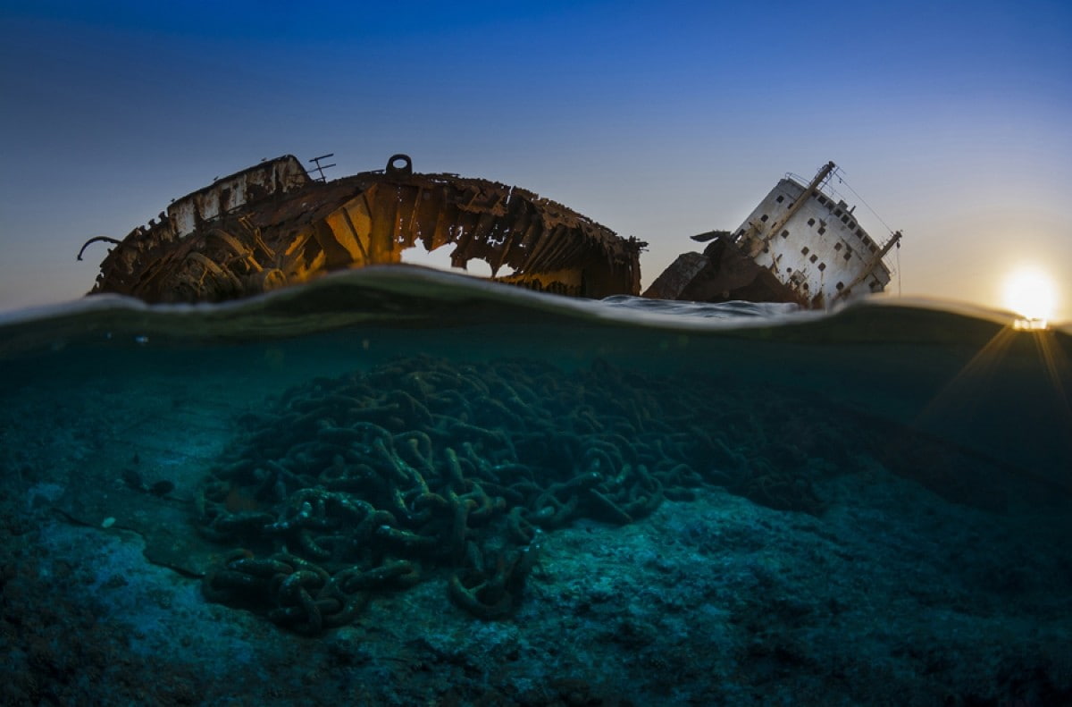 Csaba Tökölyi, sun rays, nature, rust, sea, underwater, 480P, shipwreck, water, waves, clear sky, chains, HD Wallpaper