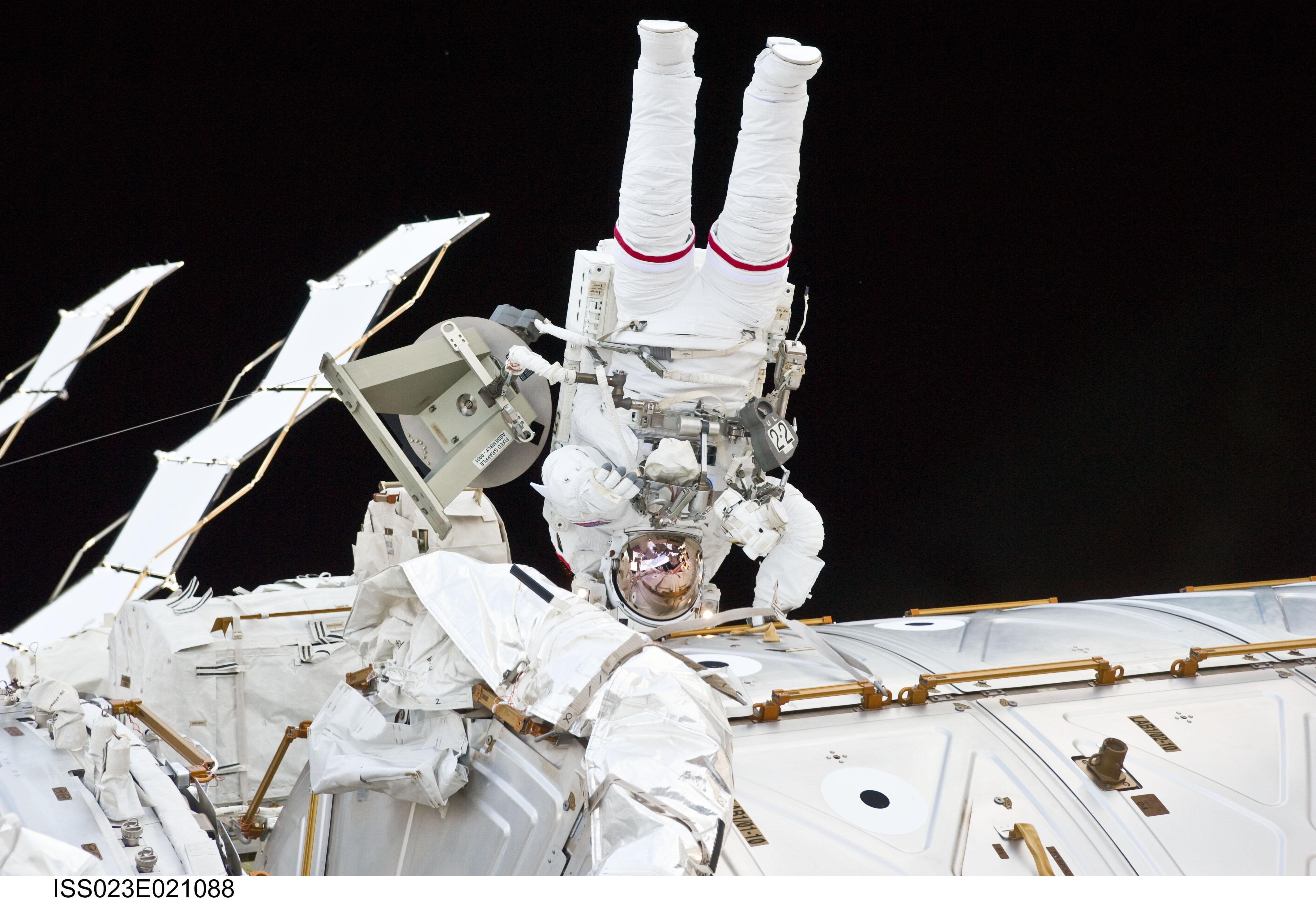 emotion, side, nasa, cosmonautics, body part, environmental conservation, space walk, astronautics, human limb, studio shot, celebration, pollution, garbage, HD Wallpaper