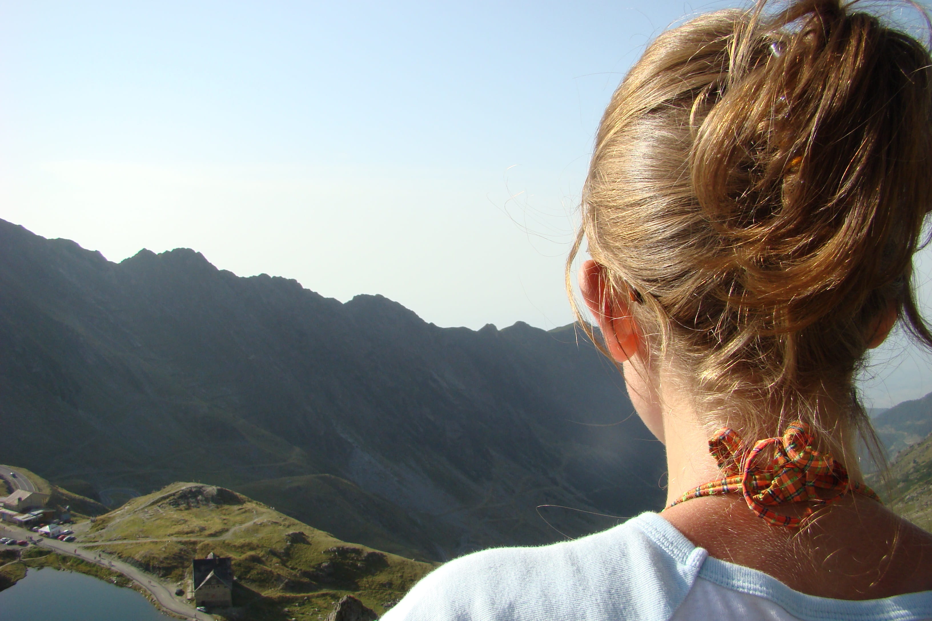 leisure activity, young adult, beauty in nature, hair, blond hair, looking at view, mountain range, achievement, green, portrait, facing, human hair, hiking, HD Wallpaper