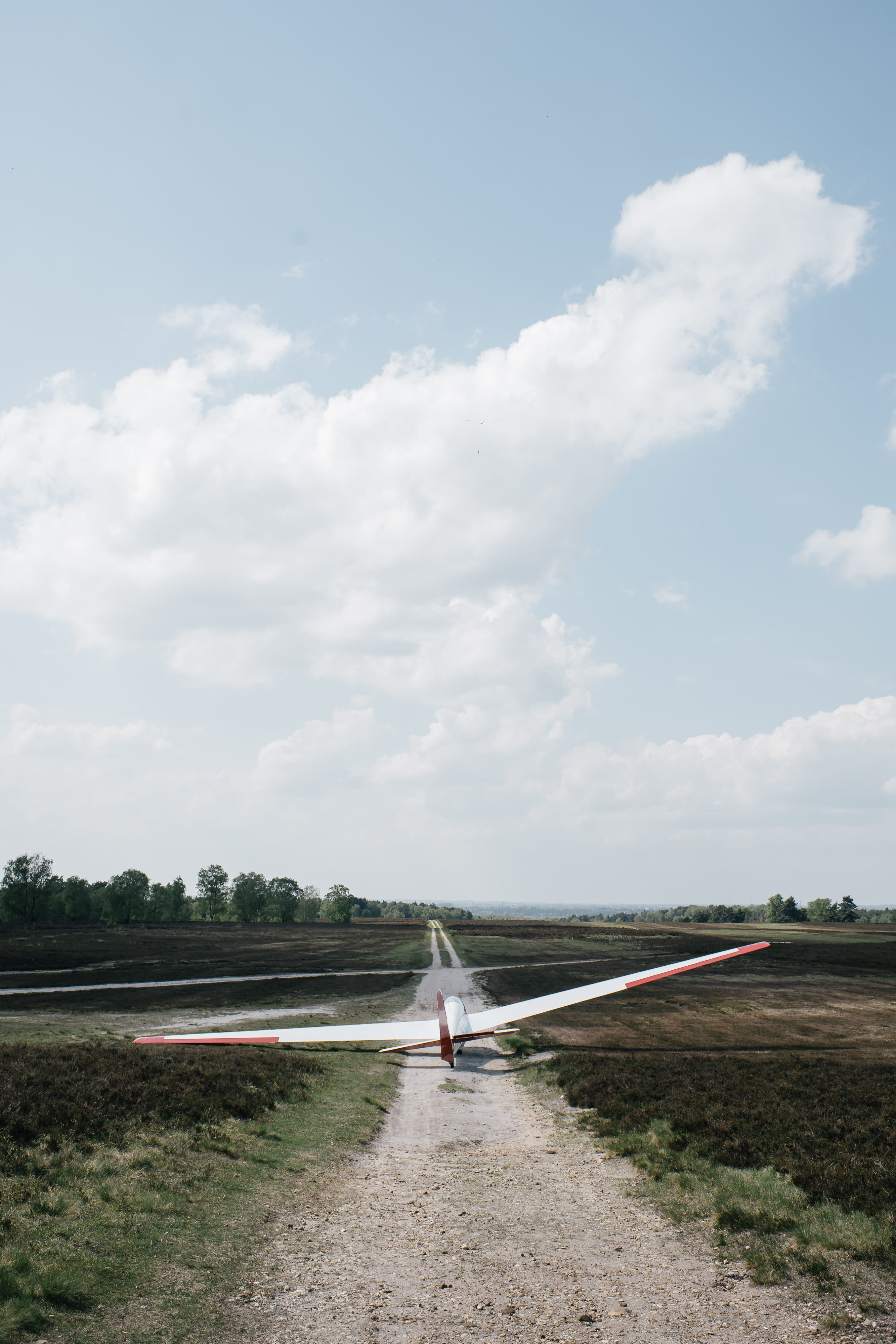 land, airfield, road, lifestyle, lifestyles, leisure activity, environment, sports, air Vehicle, takeoff, outdoors, real people, full length, day, walking, Phone HD Wallpaper
