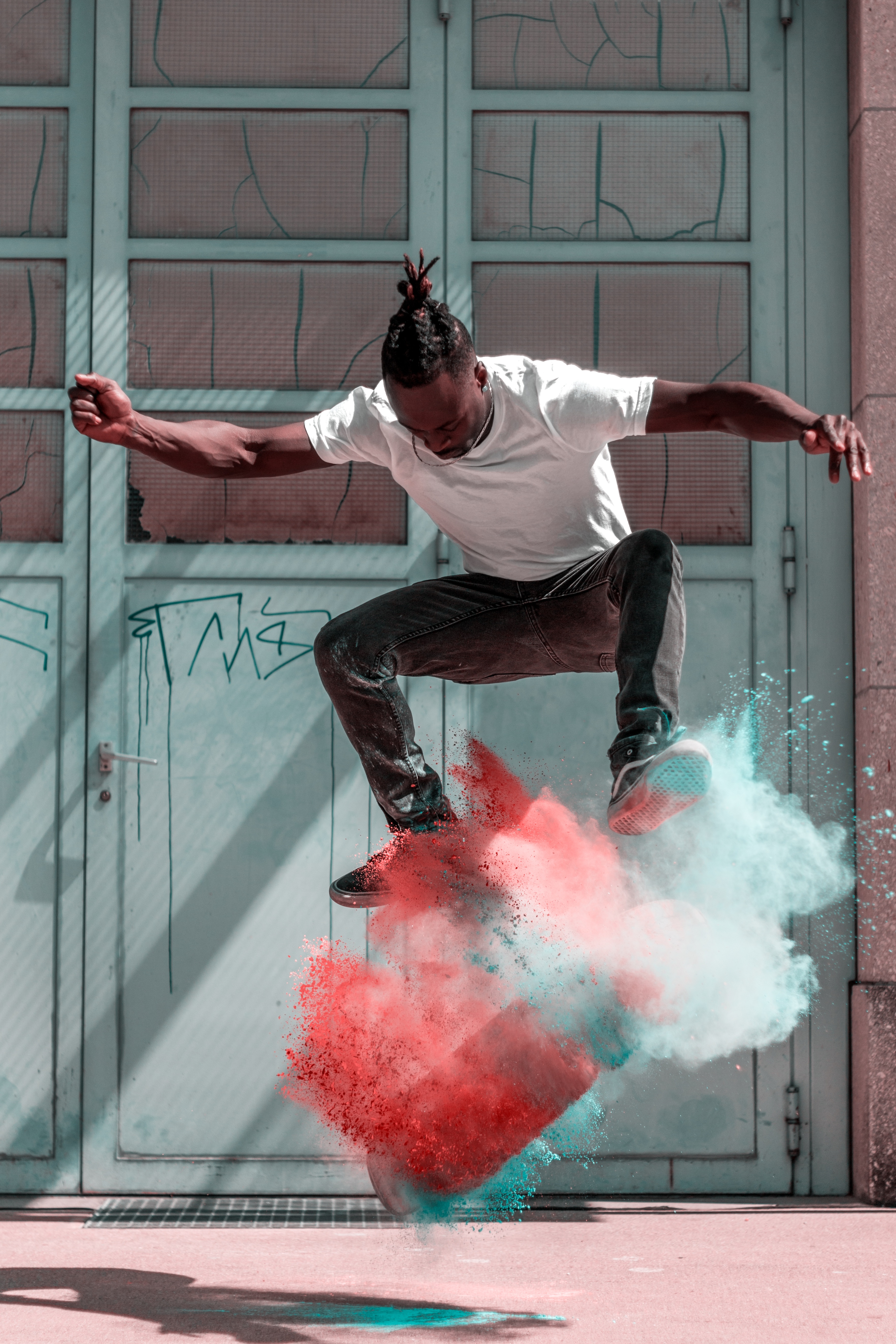 day, stunts, lifestyles, skae, lifestyle, architecture, built structure, man, skateboard, real people, portrait, occupation, stunt, outdoors, risk, sporty, Phone HD Wallpaper