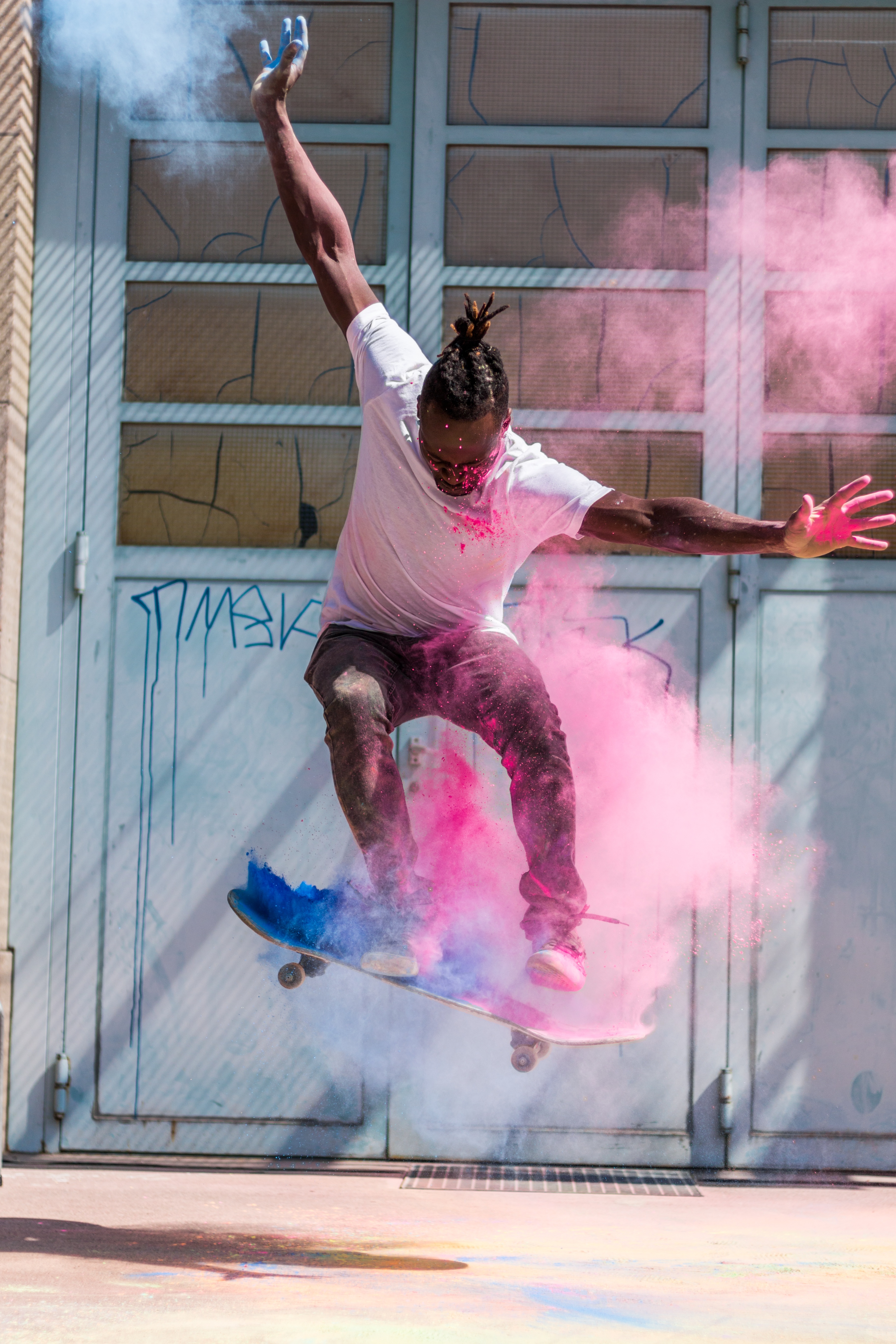 dancer, holi powder, style, skating, young man, jump, architecture, skateboard, smoke - physical structure, gray, full length, real people, skate, jumping, Phone HD Wallpaper