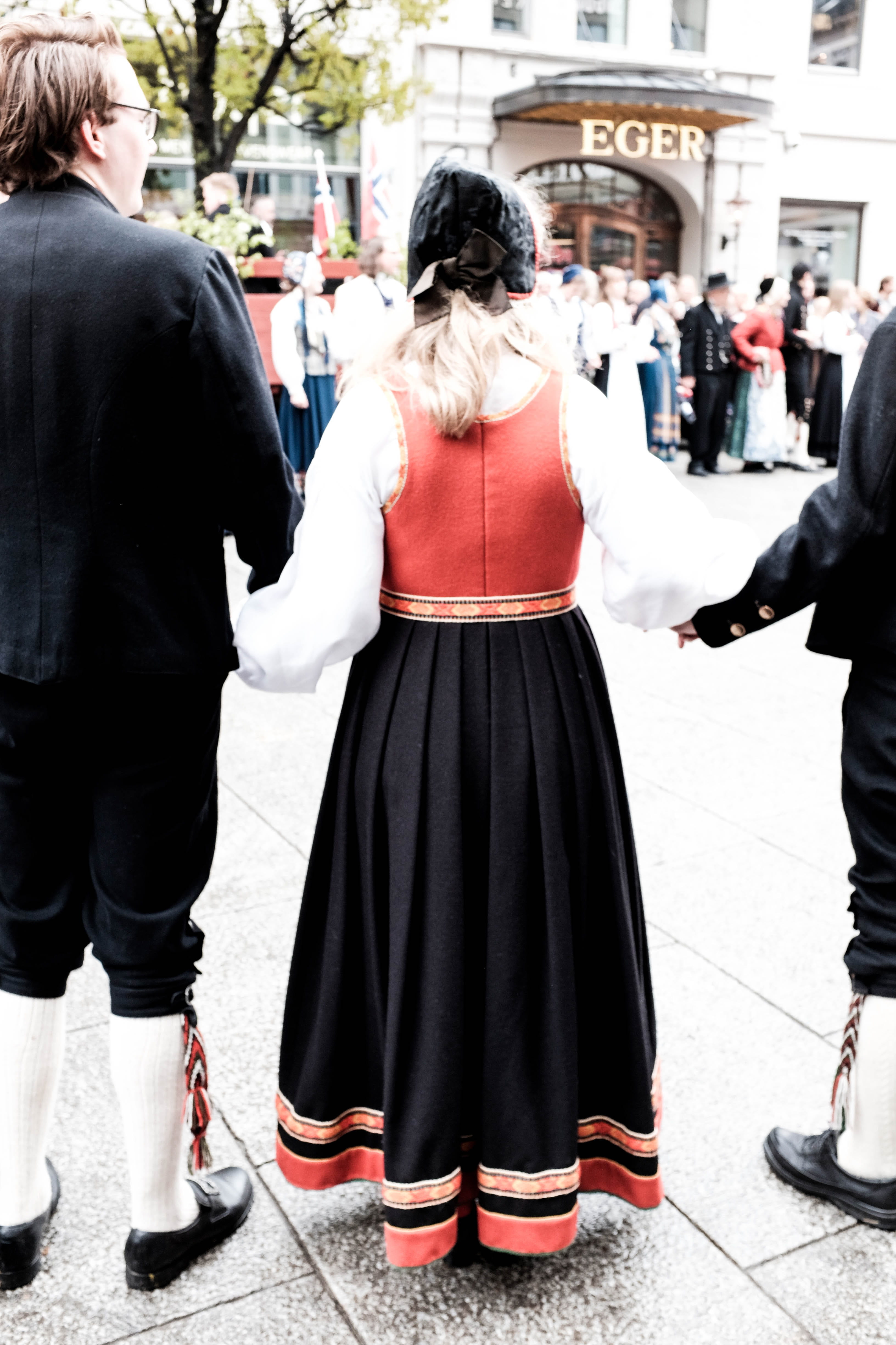 real people, lifestyles, full length, day, 17 maj, standing, rear view, men, women, norway, group of people, people, clothing, street, 4K, city, oslo, Phone HD Wallpaper