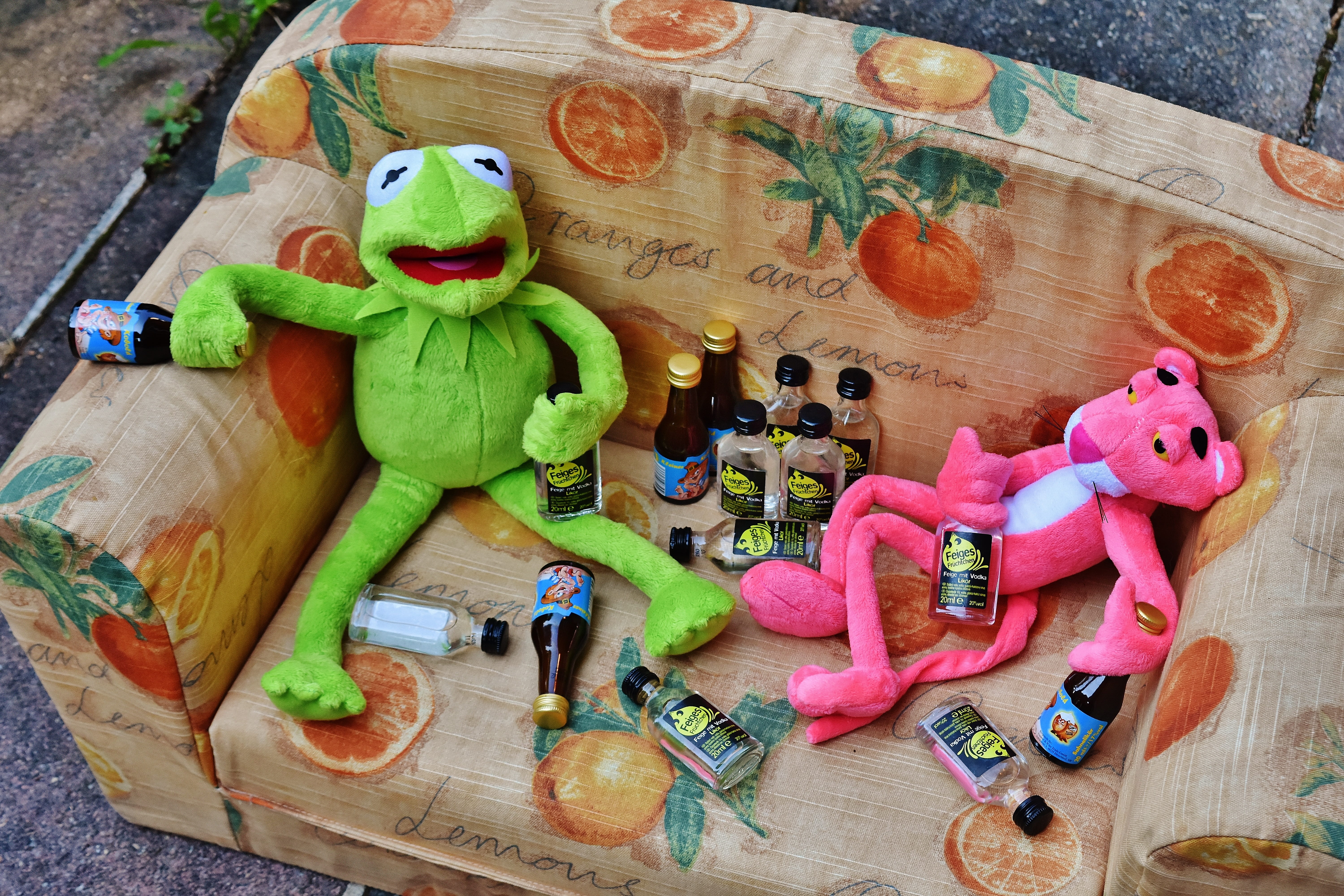 5K, two, cahir, high angle view, the pink panther, sofa, still life, drunk, celebrate, stuffed toy, plush toys, representation, childhood, green, wood - Material, HD Wallpaper