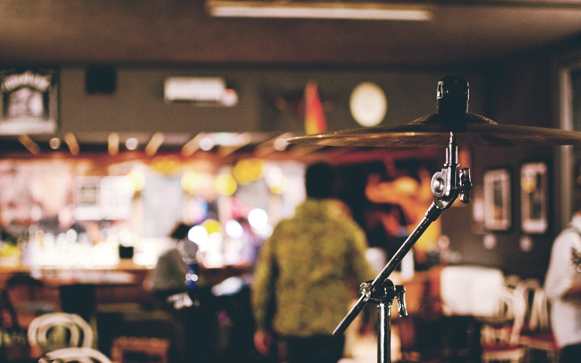 1080P, music, bar counter, microphone, drums, lighting equipment, illuminated, cymbal, input device, brass, musical equipment, performance, incidental people, HD Wallpaper