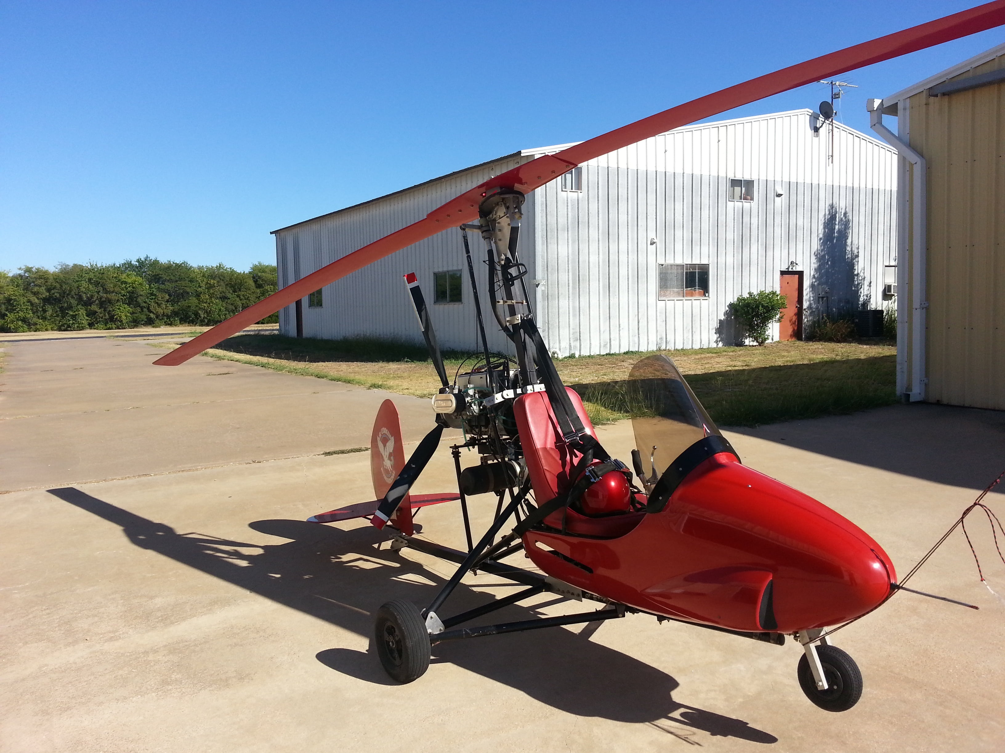 flying, day, airport, clear sky, architecture, mode of transportation, outdoors, summer, mast, aircraft, rotax, 2K, stationary, autogyro, no people, ultralight, HD Wallpaper