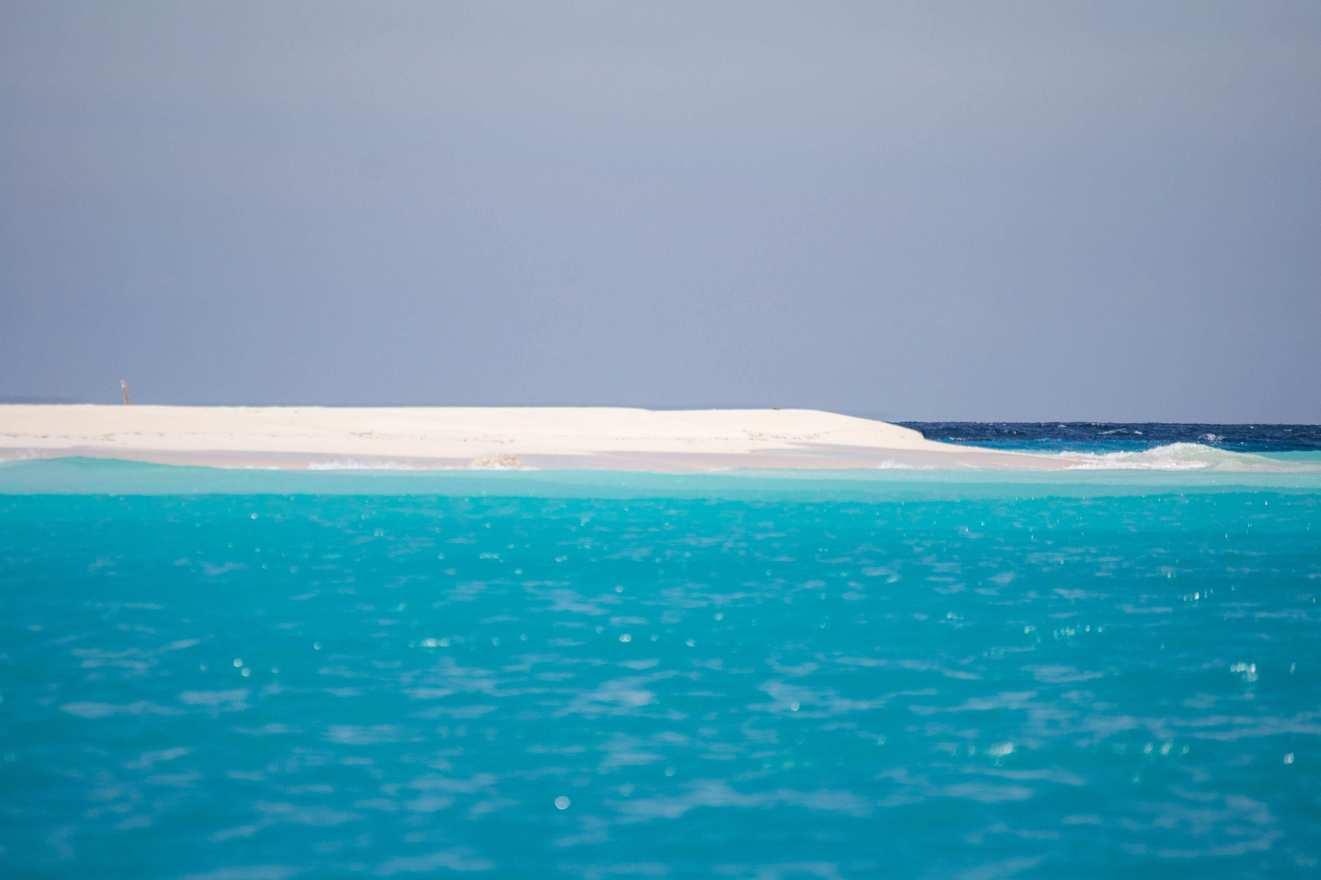 non-urban scene, travel, 4K, sea water, waves, isla la tortuga, clouds, copy space, venezuela, landscape, blue, tranquil scene, costa, sand, seagull, scenics - nature, HD Wallpaper