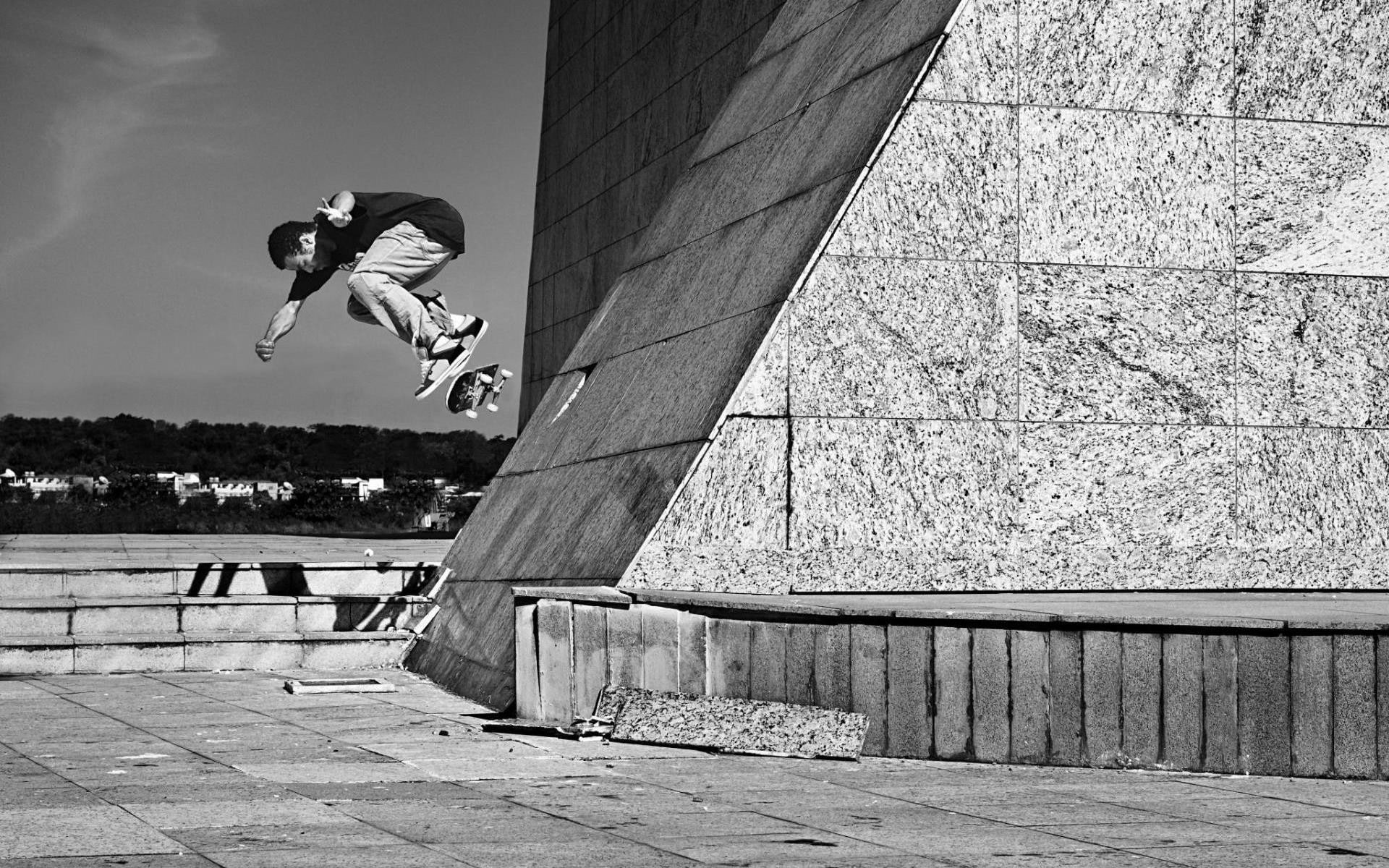 built structure, nature, outdoors, skill, 1080P, real people, city, jumping, monochrome, stunt, architecture, skateboard, day, sport, lifestyles, leisure activity, HD Wallpaper