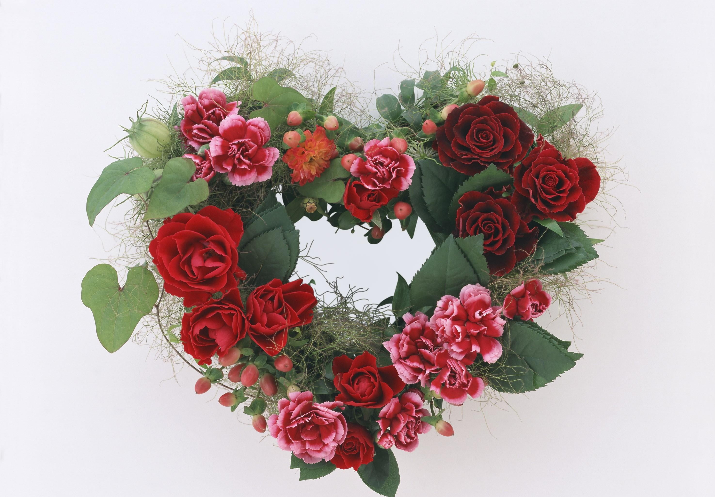 leaves, rose - Flower, flower Head, anniversary, flower, wreath, herbs, heart, flower arrangement, vulnerability, valentines Day - Holiday, plant, beauty in nature, HD Wallpaper