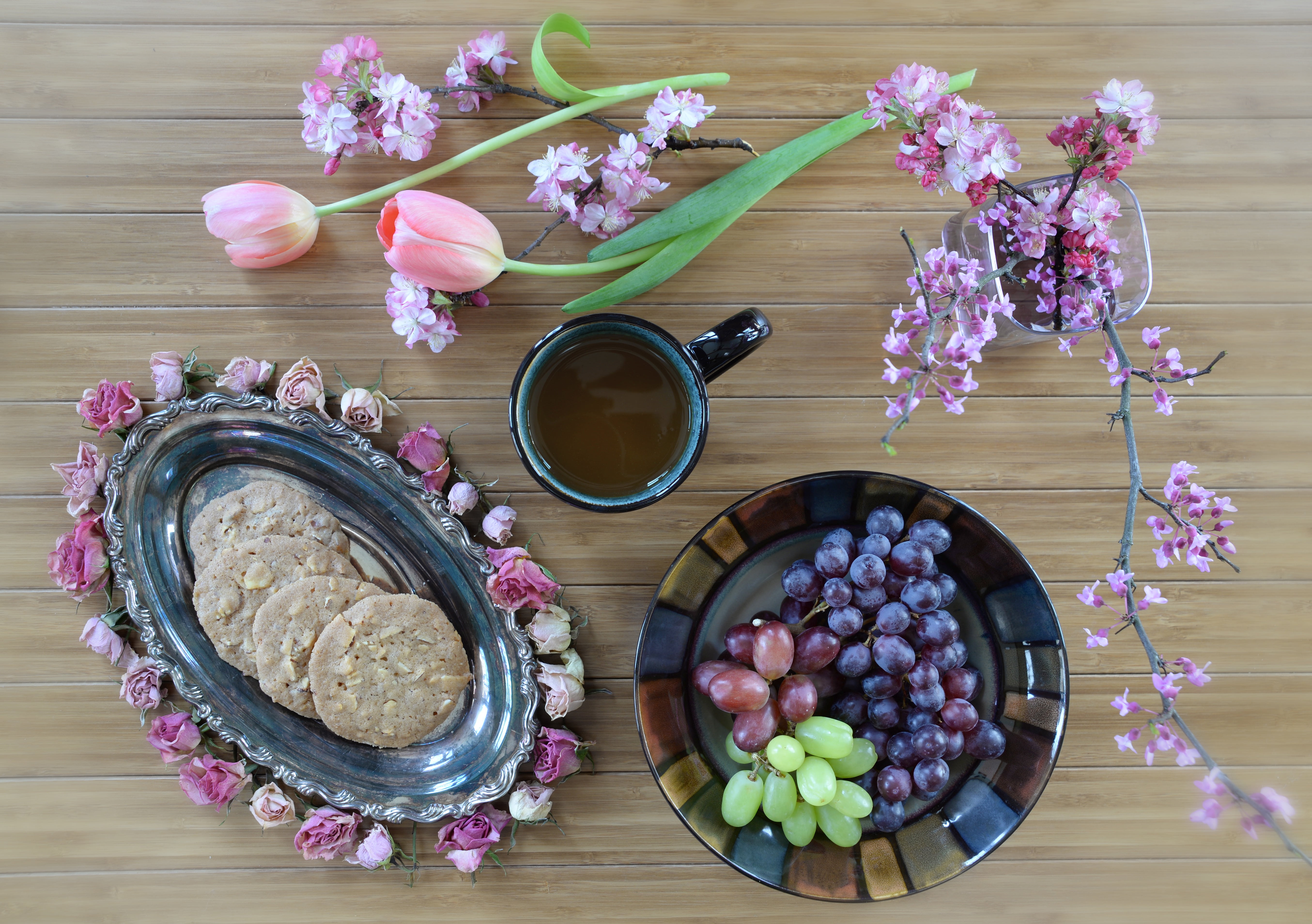 autumn, bottle, container, spa treatment, flower arrangement, coffee, flower, no people, wood - material, nature, flowers, 5K, indoors, grape, fall, aromatherapy, HD Wallpaper